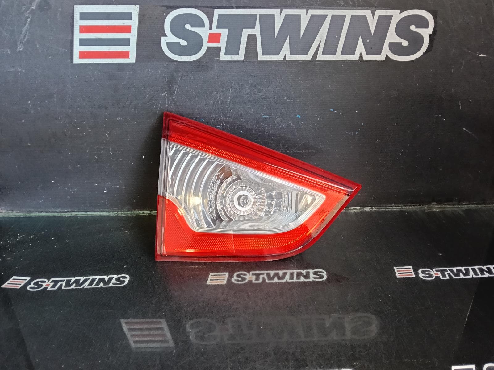 Used auto part listing image: 2014 SUZUKI S-CROSS REAR GARNISH JY, TAILGATE LAMP (LH SIDE), NON LED TYPE, 09/13-05/22 0000379269