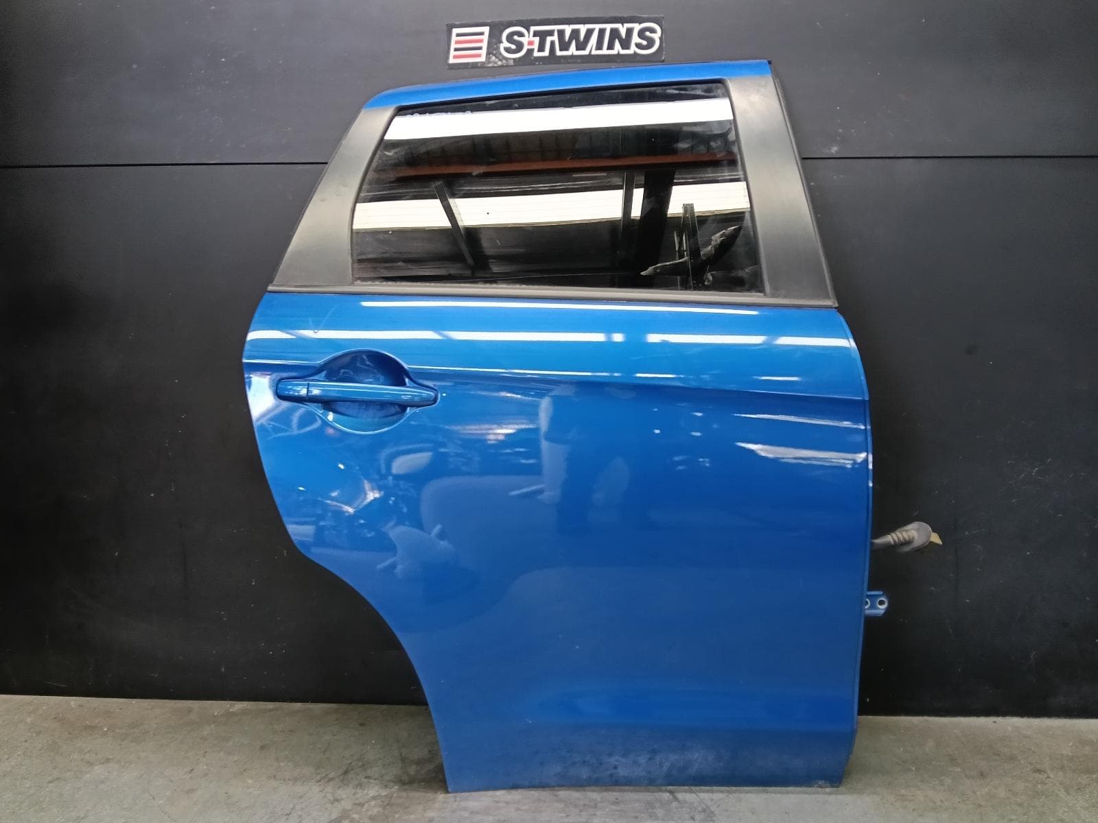 Used auto part listing image: 2022 MITSUBISHI ASX RIGHT REAR DOOR SLIDING XC-XD, 07/18-12/24 0000398015