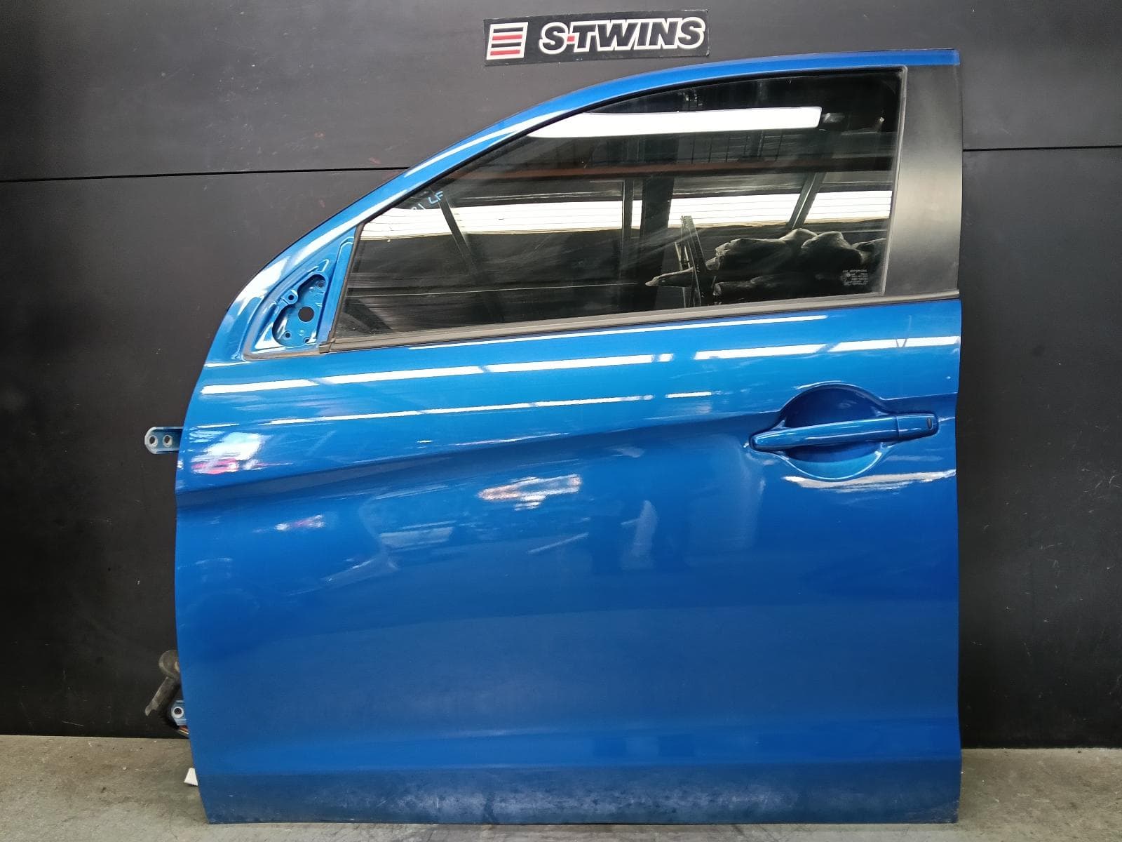 Used auto part listing image: 2022 MITSUBISHI ASX LEFT FRONT DOOR XC-XD, 07/18-12/24 0000397992
