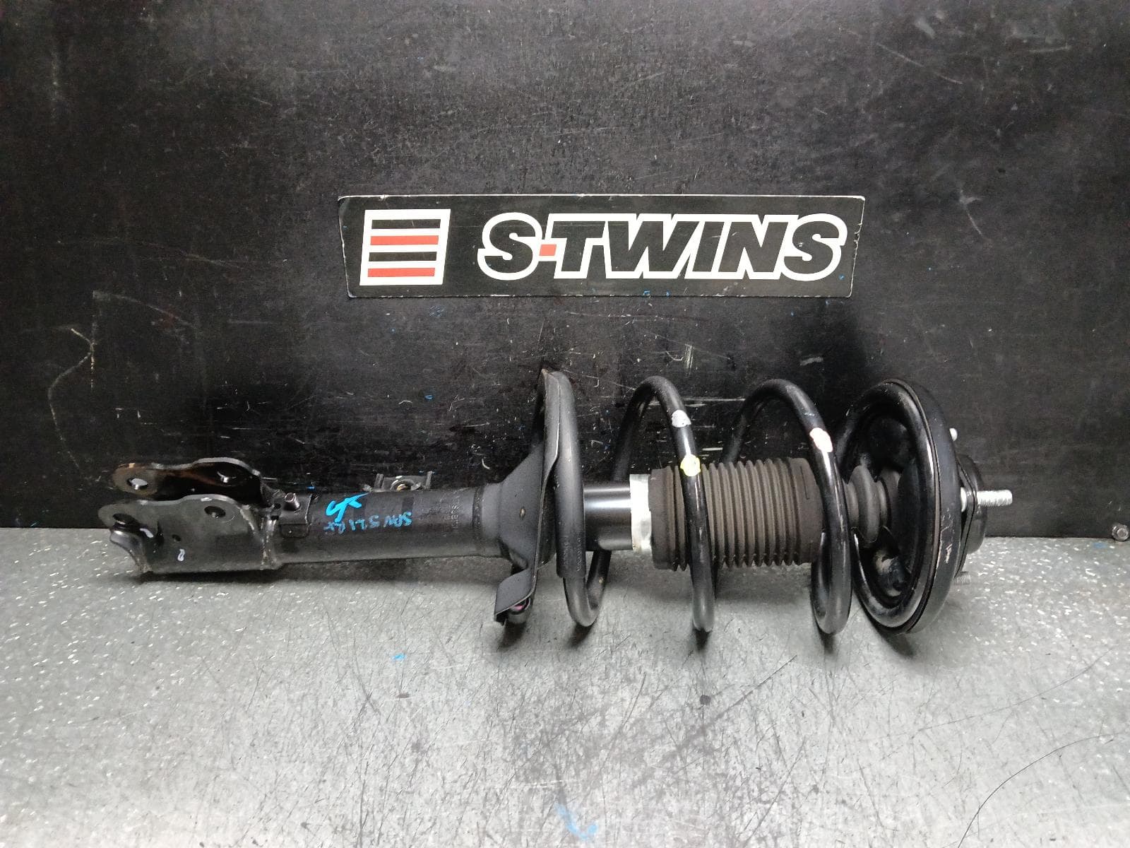 Used auto part listing image: 2022 MITSUBISHI ASX RIGHT FRONT STRUT PETROL, 2.0, XA-XD, 05/10-12/24 0000398134