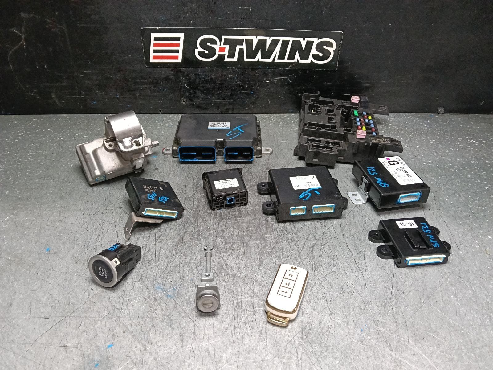 Used auto part listing image: 2022 MITSUBISHI ASX ENGINE ECU, PETROL, AUTO T/M, SEC SET (ECU/IMM/READER/KEY), XB-XD, 07/12-12/24 0000398137
