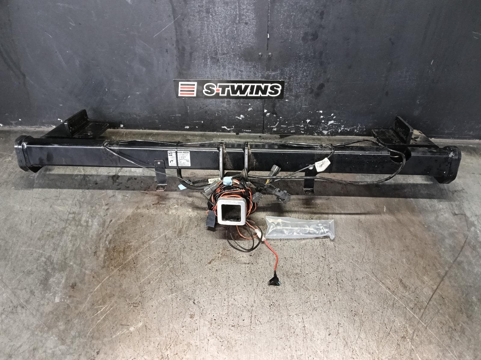 Used auto part listing image: 2017 HYUNDAI TUCSON TOWBAR TL, GENUINE, 06/15-05/18 0000382781