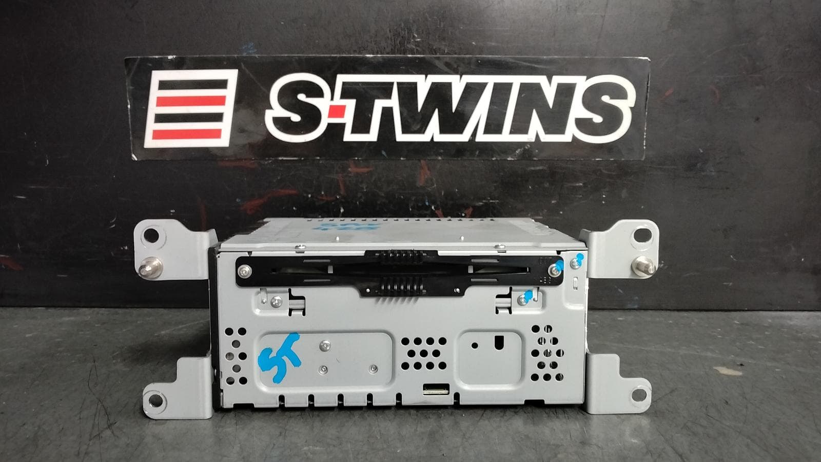 Used auto part listing image: 2019 FORD RANGER HEAD UNIT ONLY, W/ SAT NAV TYPE, PX SERIES 3, 06/18-04/22 0000385289