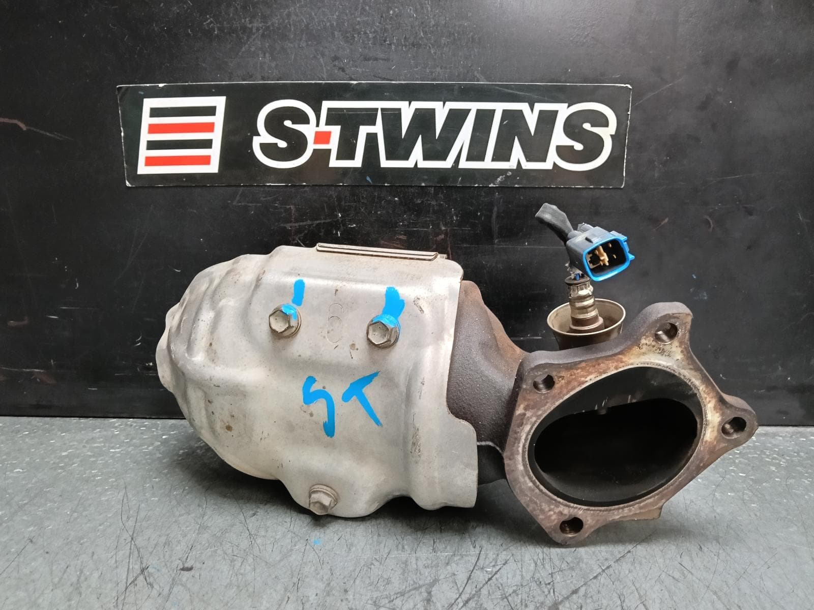Used auto part listing image: 2018 TOYOTA C-HR CATALYTIC CONVERTER MANIFOLD-CAT TYPE, 1.2, PETROL, GEN 1, 12/16-09/23 0000384900