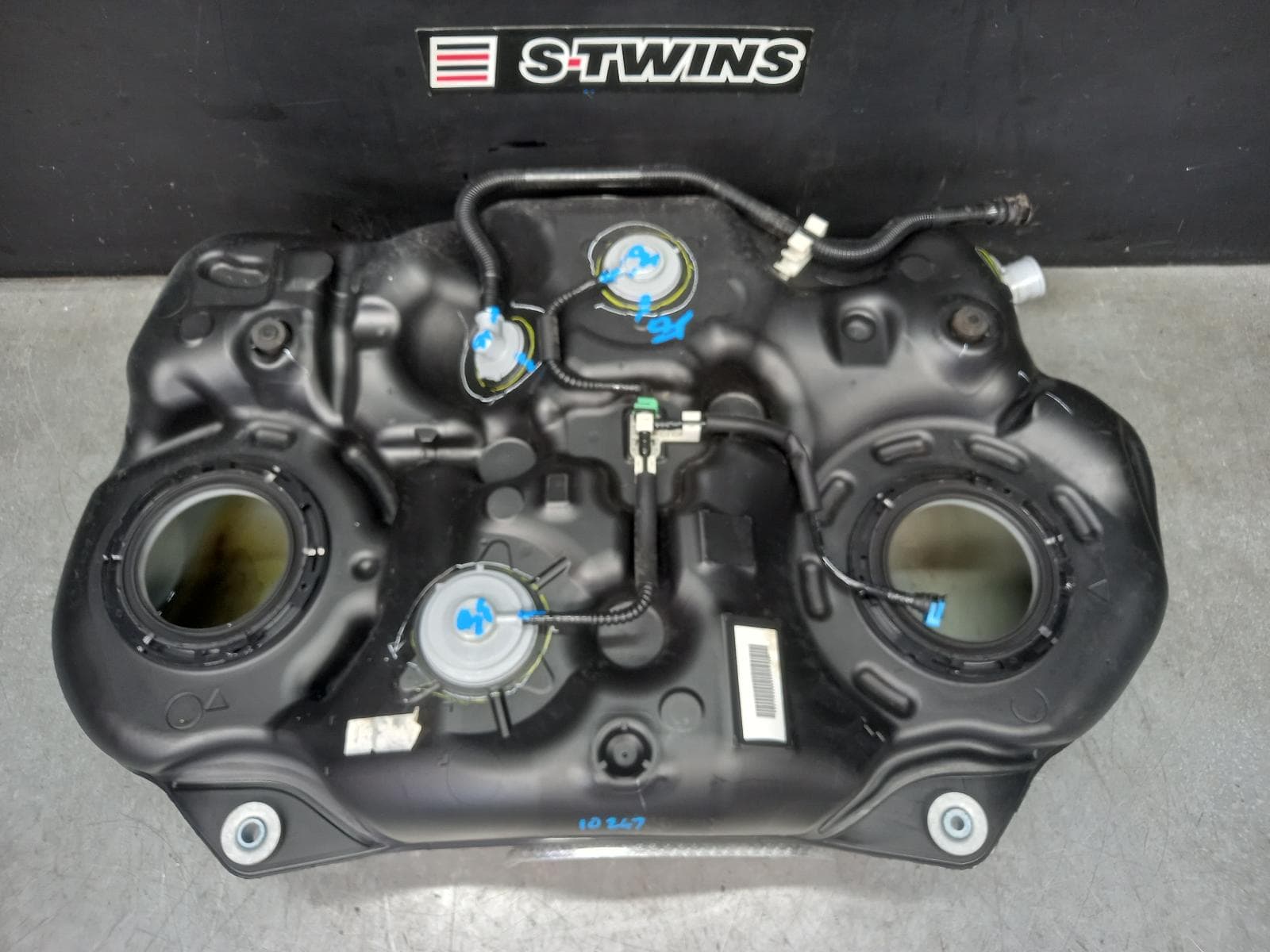 Used auto part listing image: 2018 TOYOTA C-HR FUEL TANK GEN 1, PETROL, 1.2, 8NR-FTS, AWD, 12/16-09/23 0000384337