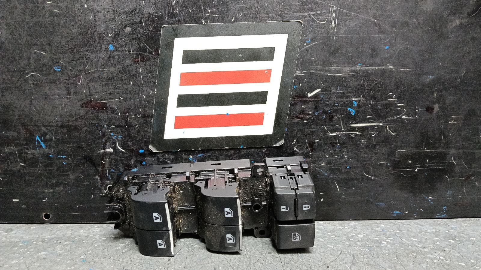 Used auto part listing image: 2018 TOYOTA C-HR PWR DR WIND SWITCH RH FRONT (MASTER SWITCH), AUTO TYPE, GEN 1, 12/16-09/23 0000384916