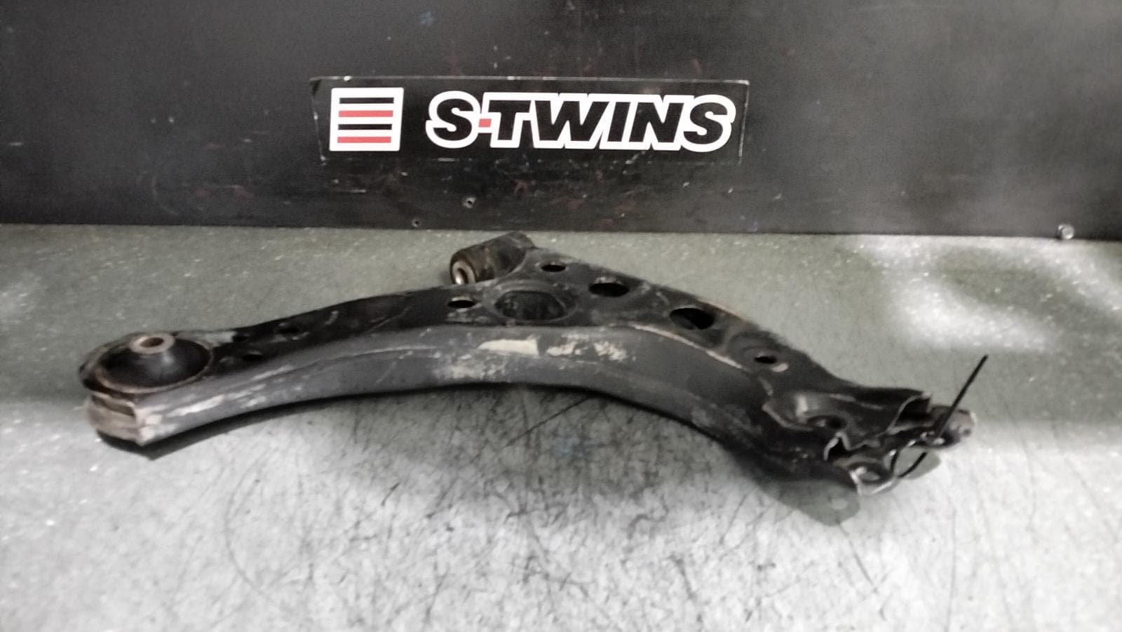 Used auto part listing image: 2018 TOYOTA C-HR LEFT FRONT LOWER CONTROL ARM GEN 1, 12/16-09/23 0000384928
