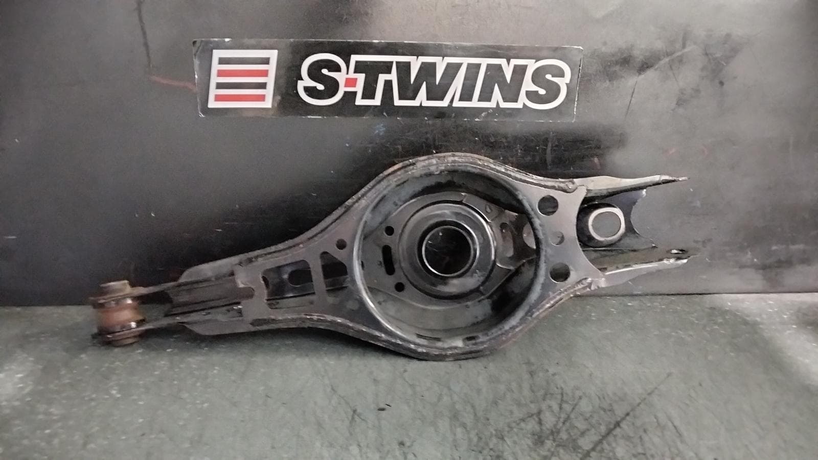 Used auto part listing image: 2018 TOYOTA C-HR RIGHT REAR TRAILING ARM LOWER CONTROL ARM-REAR, GEN 1, 12/16-09/23 0000384931