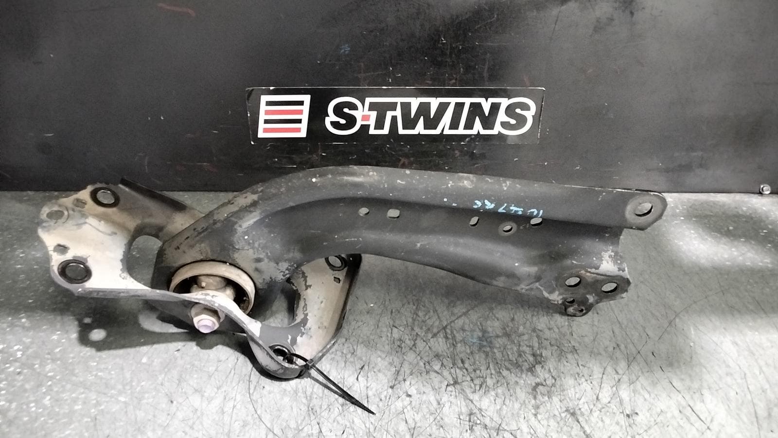 Used auto part listing image: 2018 TOYOTA C-HR RIGHT REAR TRAILING ARM TRAILING ARM, GEN 1, 12/16-09/23 0000384932