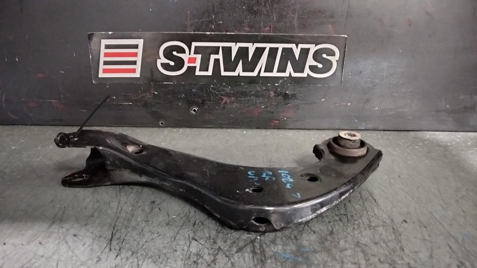 Used auto part listing image: 2018 TOYOTA C-HR RIGHT REAR TRAILING ARM UPPER CONTROL ARM, GEN 1, 12/16-09/23 0000384933