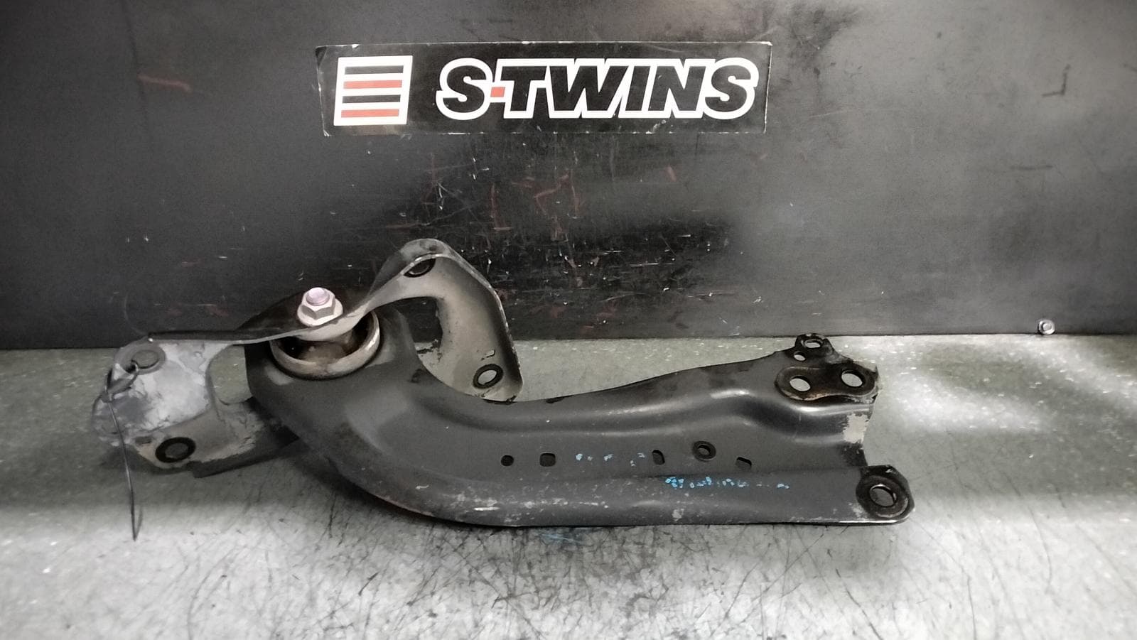 Used auto part listing image: 2018 TOYOTA C-HR LEFT REAR TRAILING ARM TRAILING ARM, GEN 1, 12/16-09/23 0000384937