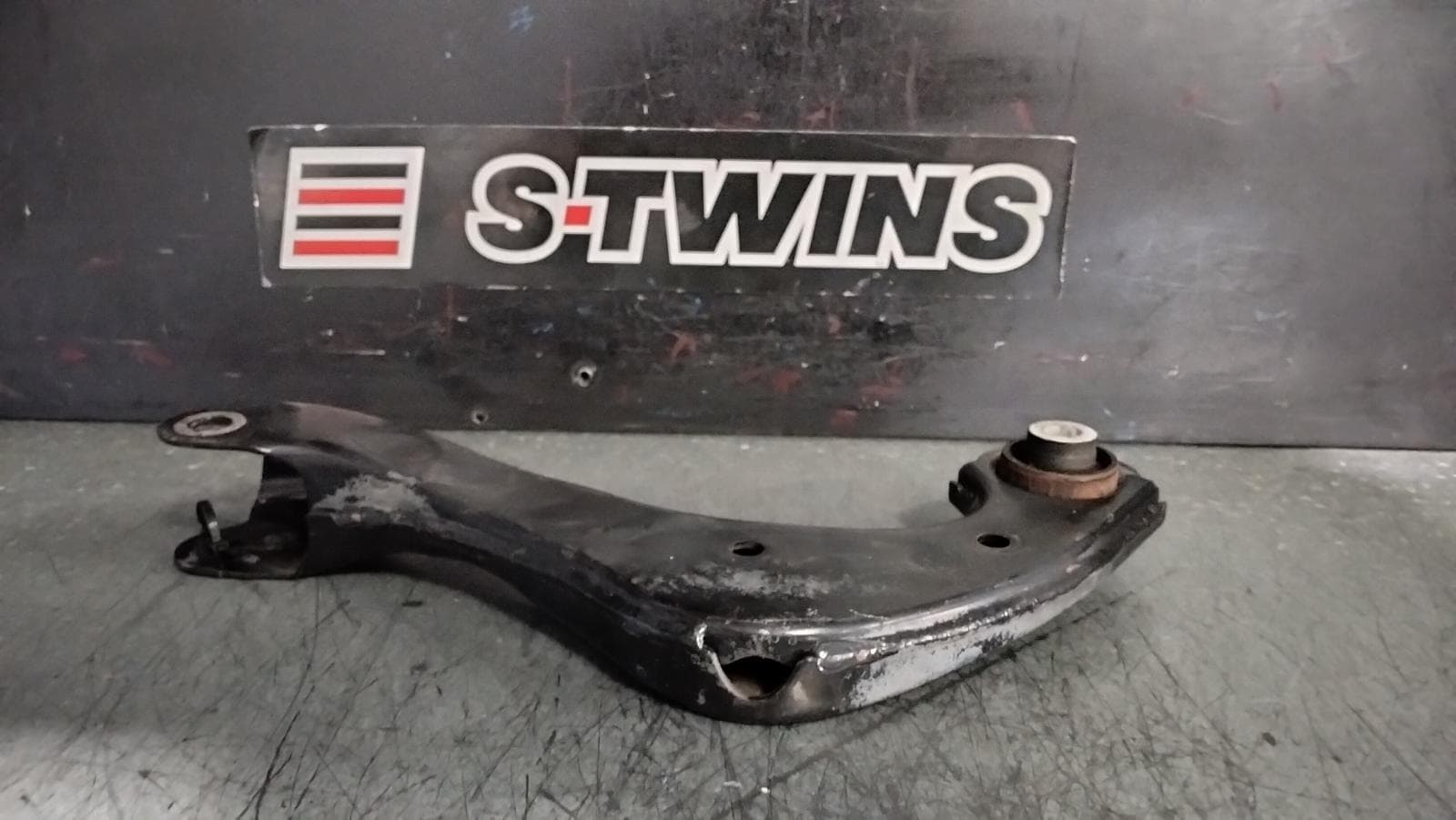 Used auto part listing image: 2018 TOYOTA C-HR LEFT REAR TRAILING ARM UPPER CONTROL ARM, GEN 1, 12/16-09/23 0000384938