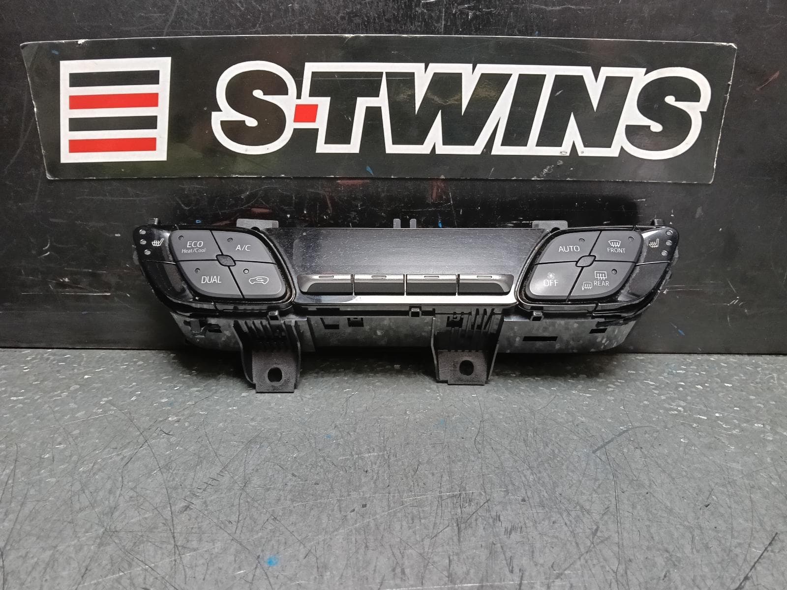 Used auto part listing image: 2018 TOYOTA C-HR HEATER AC CONTROLS DUAL ZONE CLIMATE CONTROL TYPE, NGX10R/NGX50R/ZYX10R, 12/16-09/23 0000384943