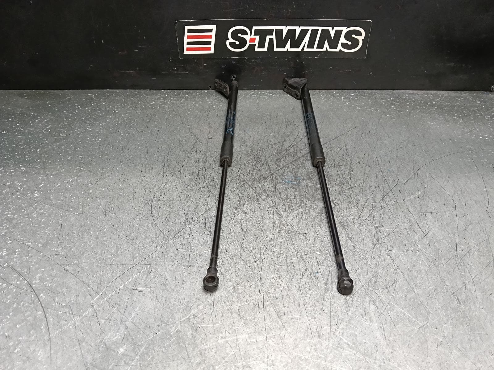 Used auto part listing image: 2018 TOYOTA C-HR HATCH STRUT GEN 1, 12/16-09/23 0000384952