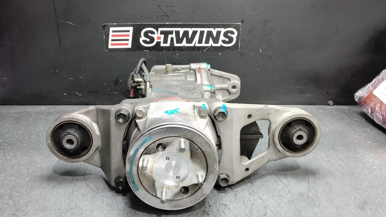 Used auto part listing image: 2015 TOYOTA RAV4 DIFFERENTIAL CENTRE REAR, XA40, 2.277 RATIO, 12/12-12/18 0000383132