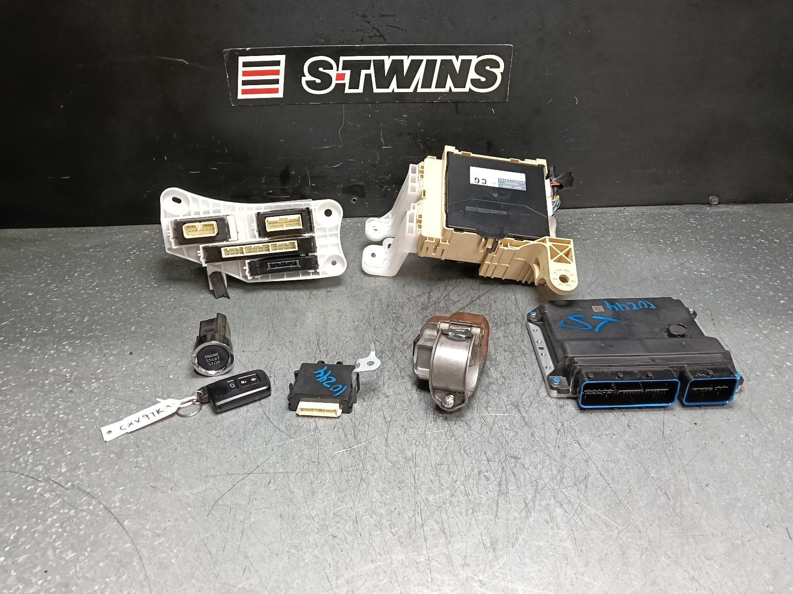 Used auto part listing image: 2015 TOYOTA RAV4 ENGINE ECU, 2.2, 2AD-FTV, DIESEL, AUTO T/M, SEC SET (ECU/IMM/READER/KEY), ALA49R, 12/12-12/18 0000383135