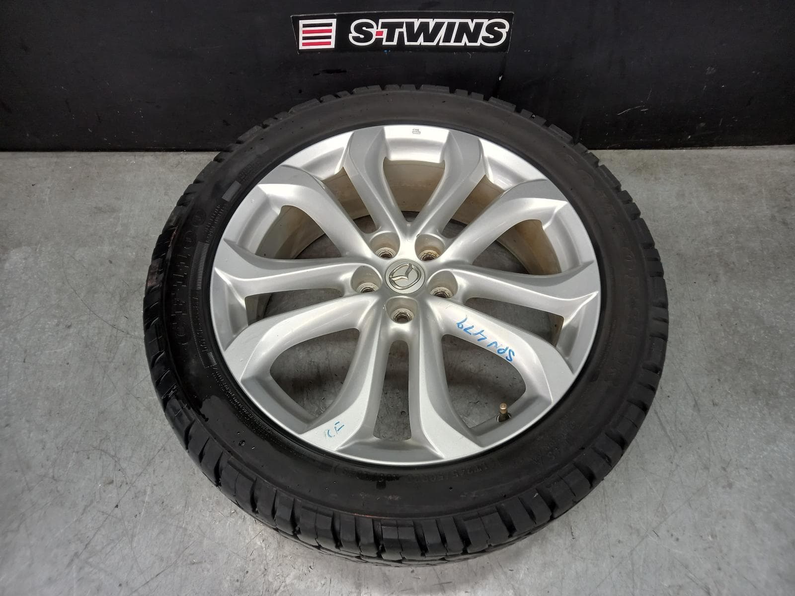 Used auto part listing image: 2012 MAZDA CX9 WHEEL MAG FACTORY, 20X7.5IN, TB, 10/10-12/15 0000387772