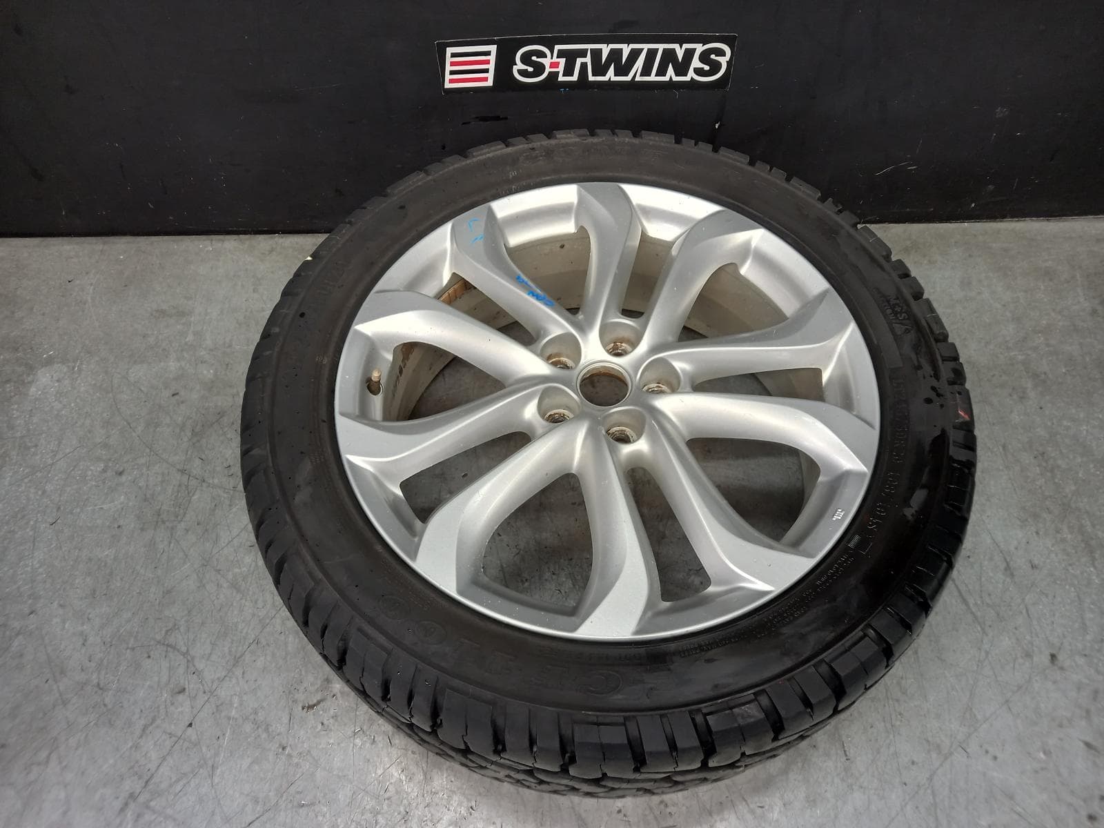 Used auto part listing image: 2012 MAZDA CX9 WHEEL MAG FACTORY, 20X7.5IN, TB, 10/10-12/15 0000387773