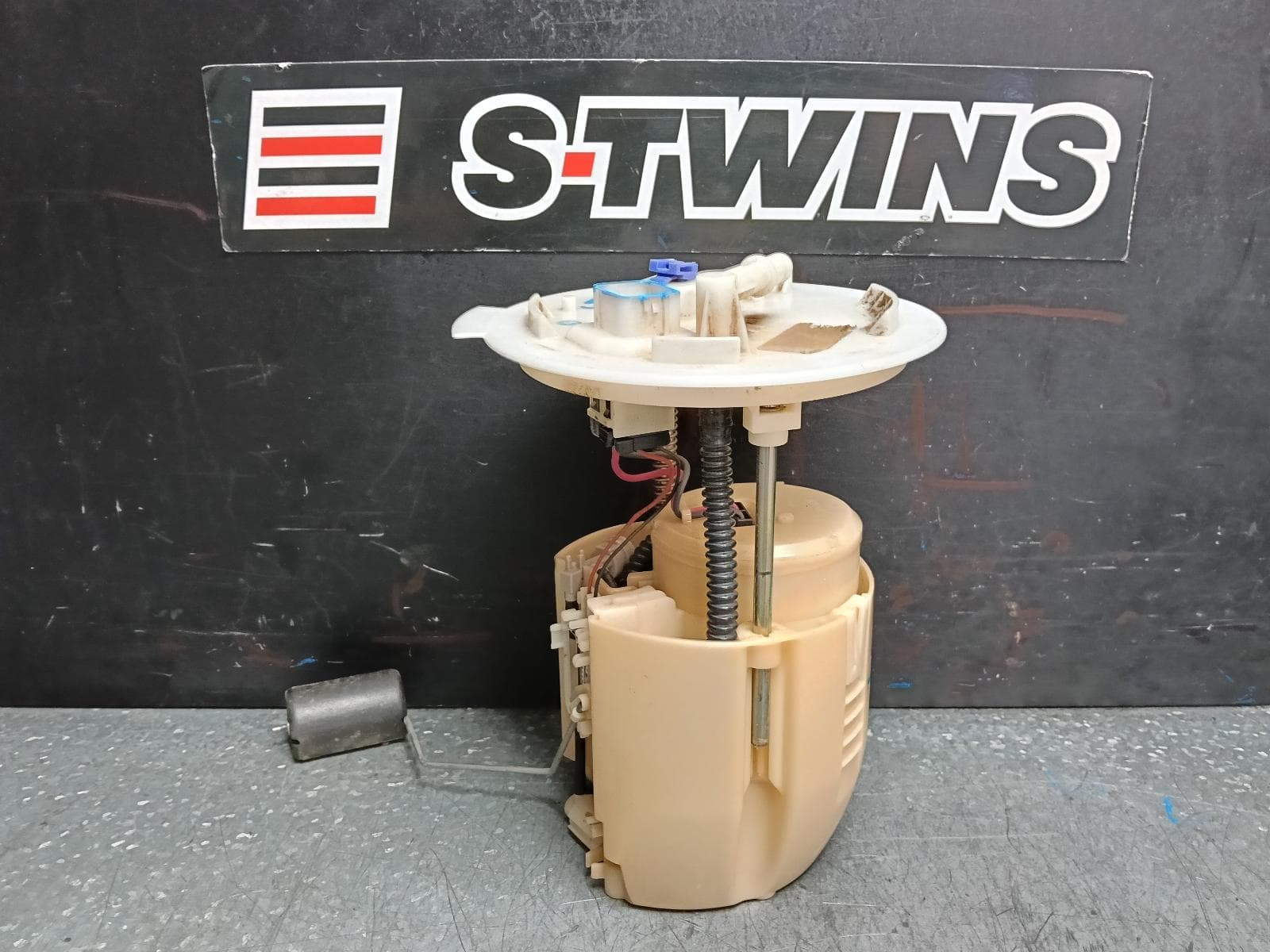 Used auto part listing image: 2012 MAZDA CX9 FUEL PUMP TB, 12/07-12/15 0000387782