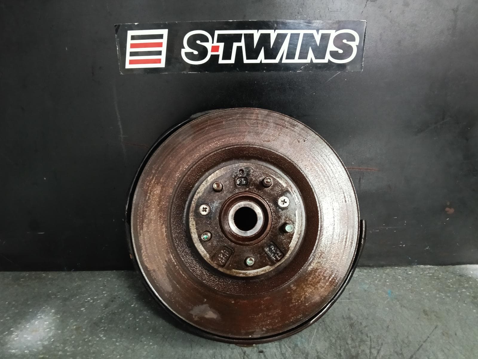 Used auto part listing image: 2012 MAZDA CX9 LEFT FRONT HUB ASSEMBLY TB, AWD TYPE, 12/07-12/15 0000387806