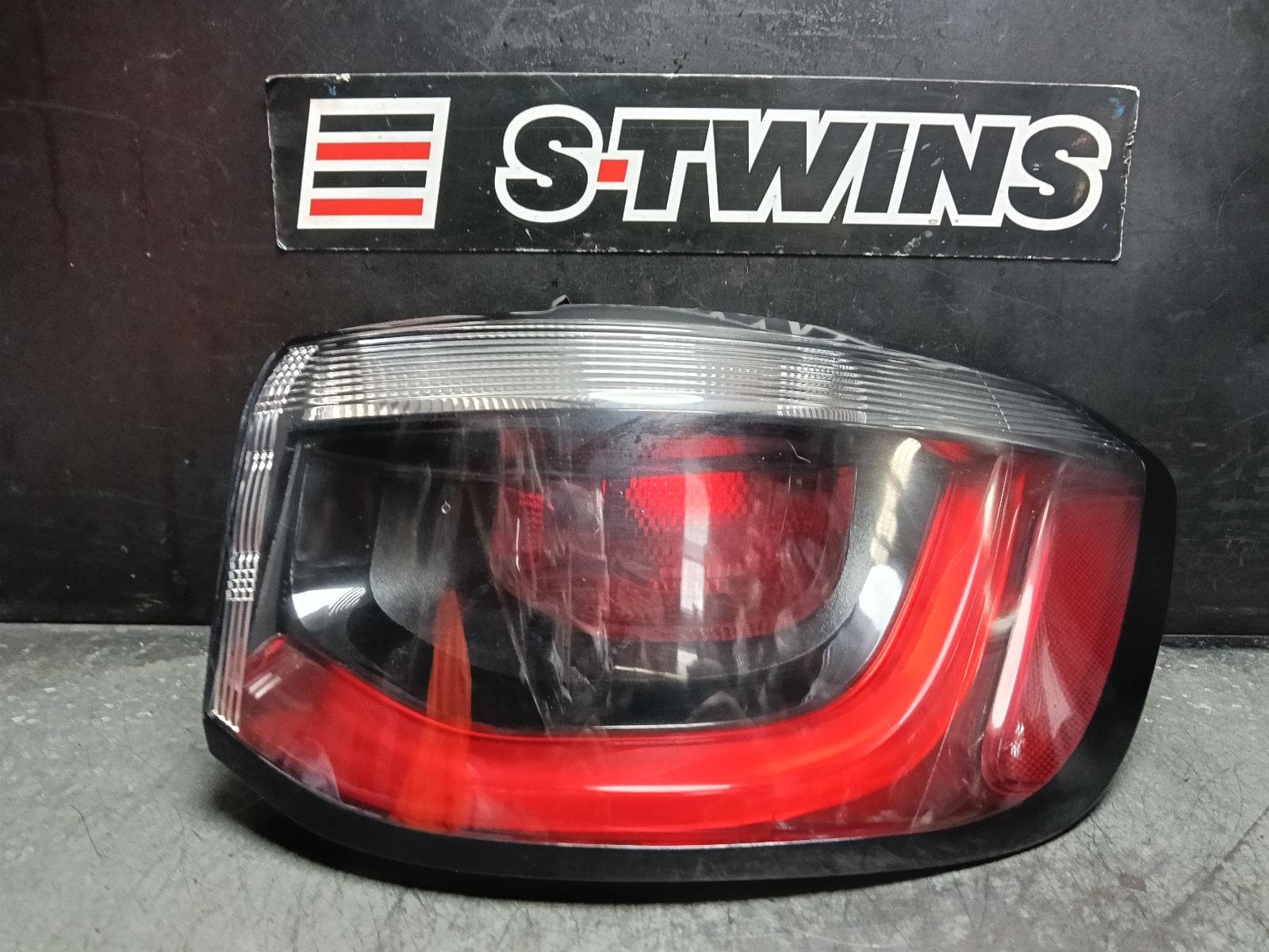 Used auto part listing image: 2021 JEEP COMPASS RIGHT TAILLIGHT M6, IN BODY, W/ LED TYPE, 10/17-12/23 0000410655
