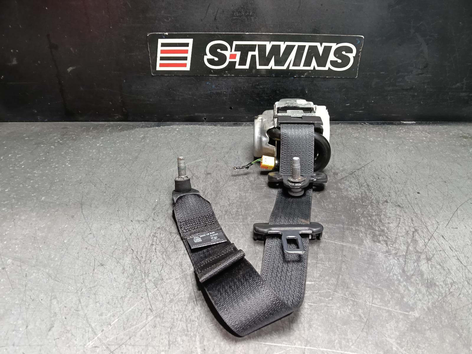 Used auto part listing image: 2021 JEEP COMPASS SEAT BELT STALK RH REAR, SEAT BELT ONLY, M6, 10/17- 0000410656