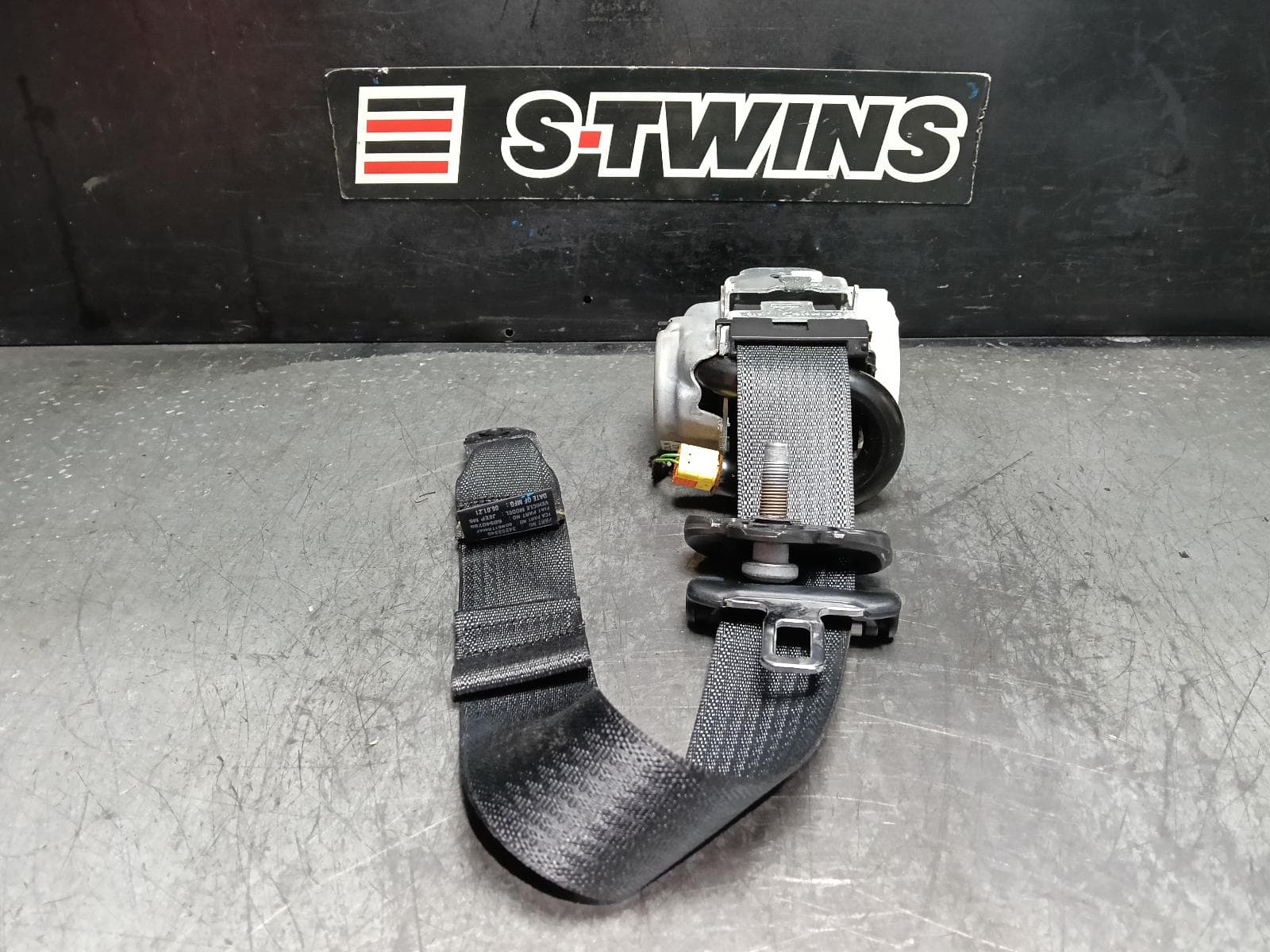 Used auto part listing image: 2021 JEEP COMPASS SEAT BELT STALK LH REAR, SEAT BELT ONLY, M6, 10/17- 0000410657