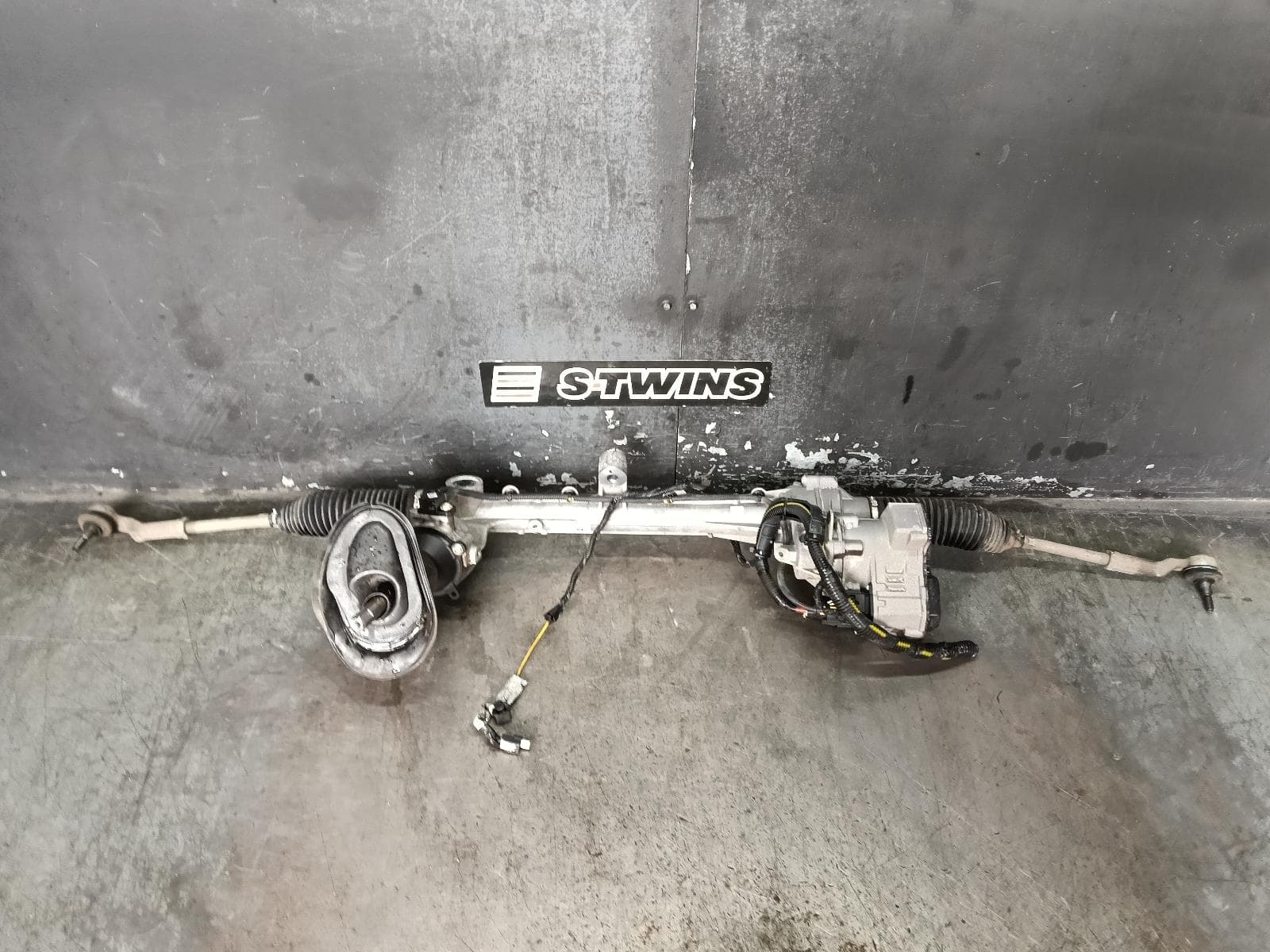 Used auto part listing image: 2017 FORD ESCAPE STEERING BOX RACK ZG, PETROL, 09/16-05/20 0000410909