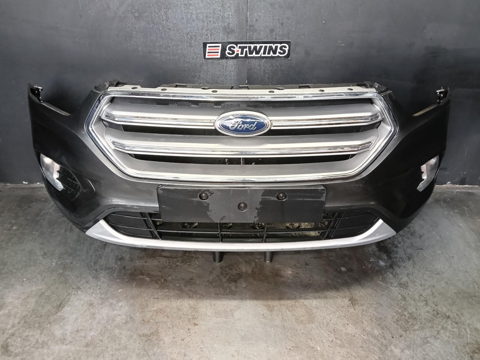 Used auto part listing image: 2017 FORD ESCAPE FRONT BUMPER ZG, AMBIENTE/TREND, NON PARK SENSOR & NON H/LAMP WASHER TYPE, 09/16-05/20 0000410721
