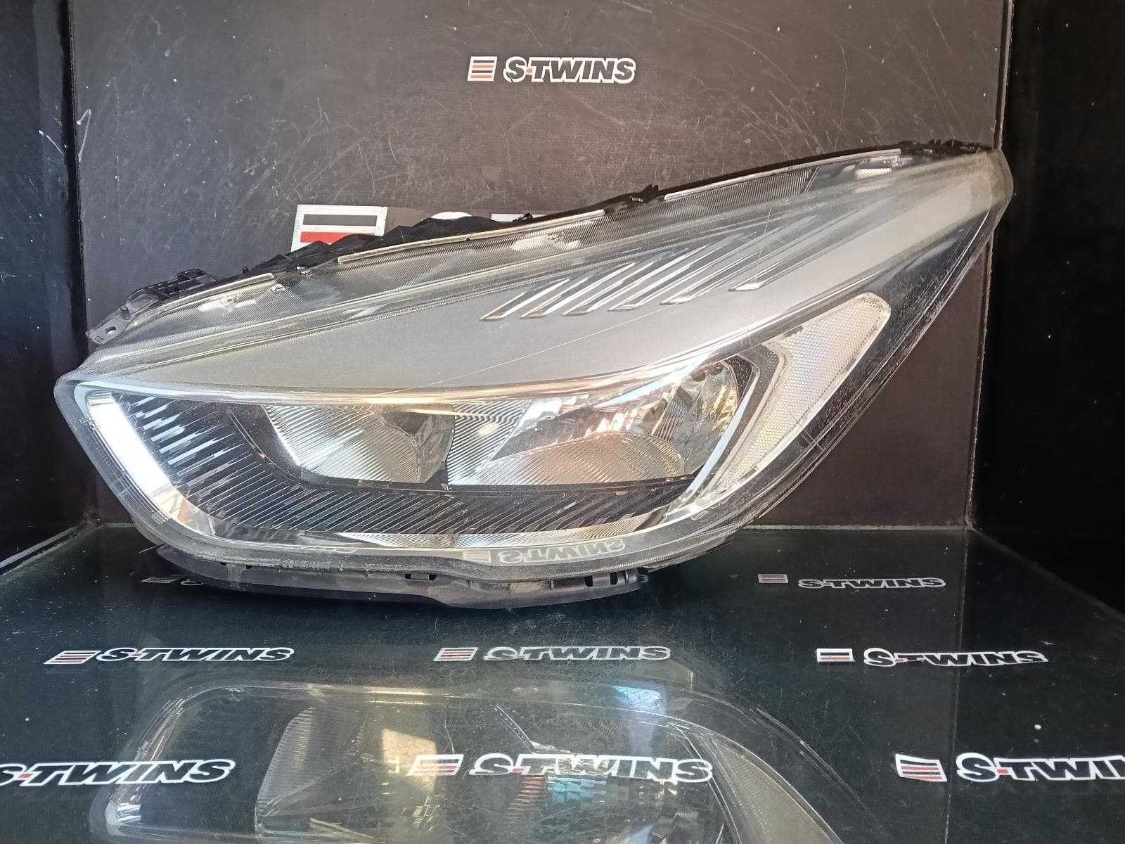 Used auto part listing image: 2017 FORD ESCAPE LEFT HEADLAMP ZG, AMBIENTE/TREND, HALOGEN TYPE, CLEAR SIDE MARKER TYPE, 09/16-05/20 0000410914