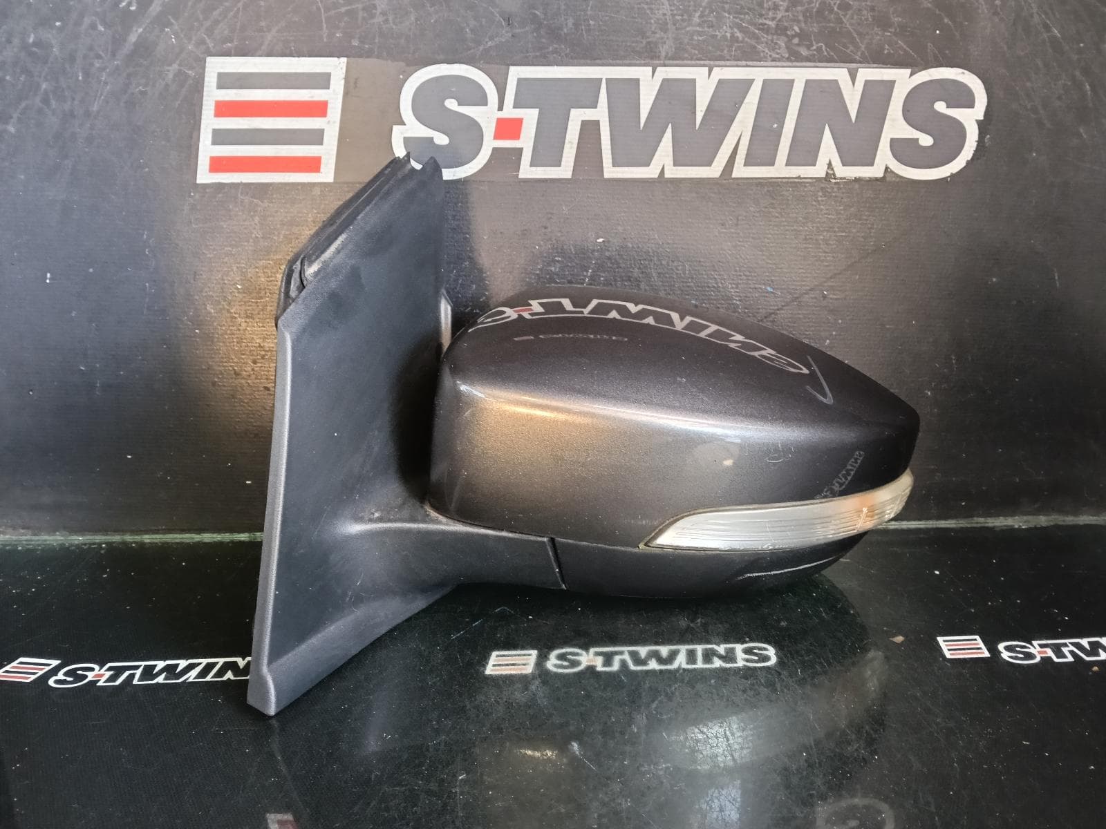 Used auto part listing image: 2017 FORD ESCAPE LEFT DOOR MIRROR ZG, MANUAL FOLDING, NON BLIND SPOT TYPE, 09/16-05/20 0000410916