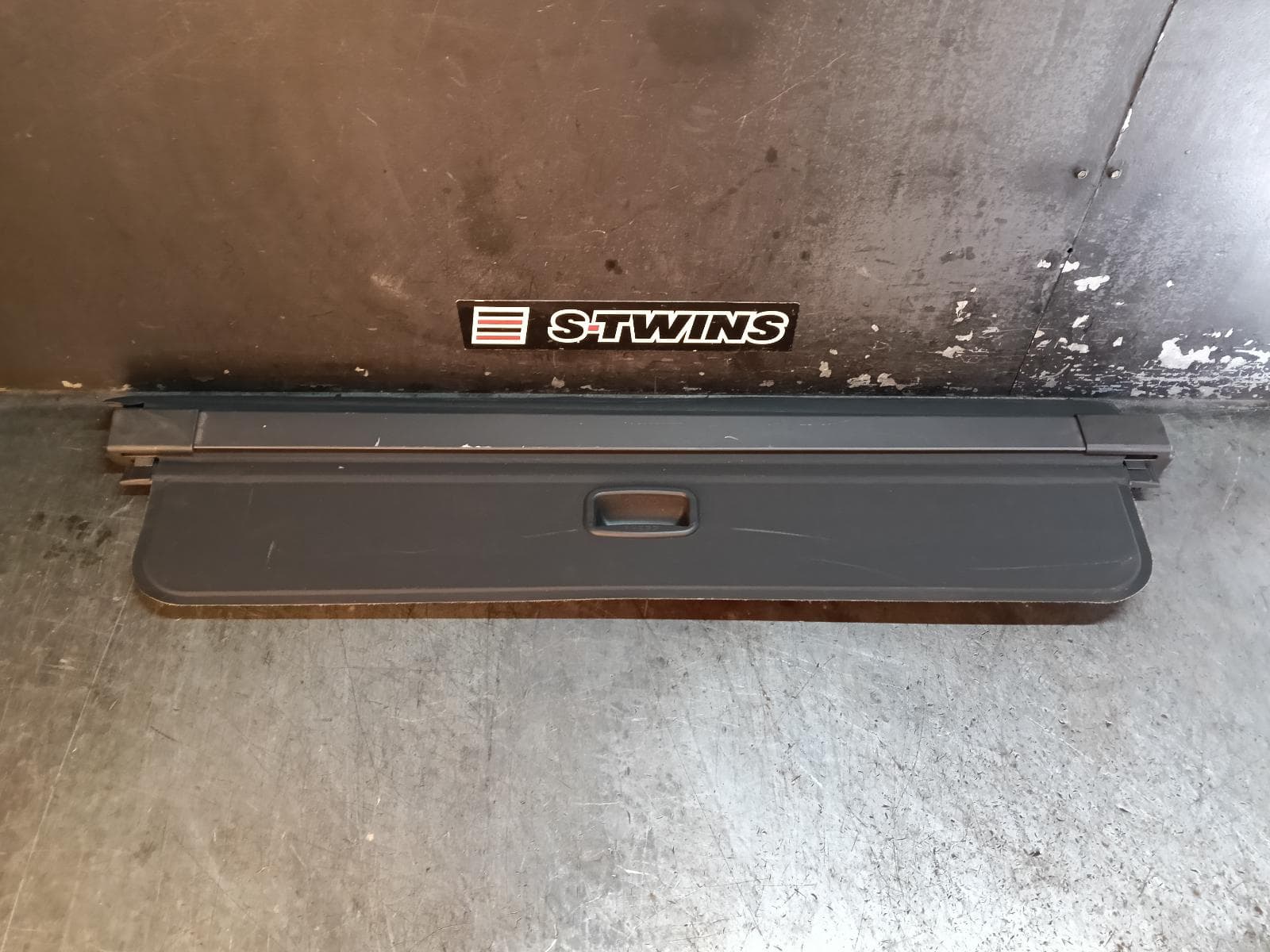 Used auto part listing image: 2017 FORD ESCAPE PARCEL SHELF CARGO BLIND ZG, CARGO BLIND, 09/16-05/20 0000410923