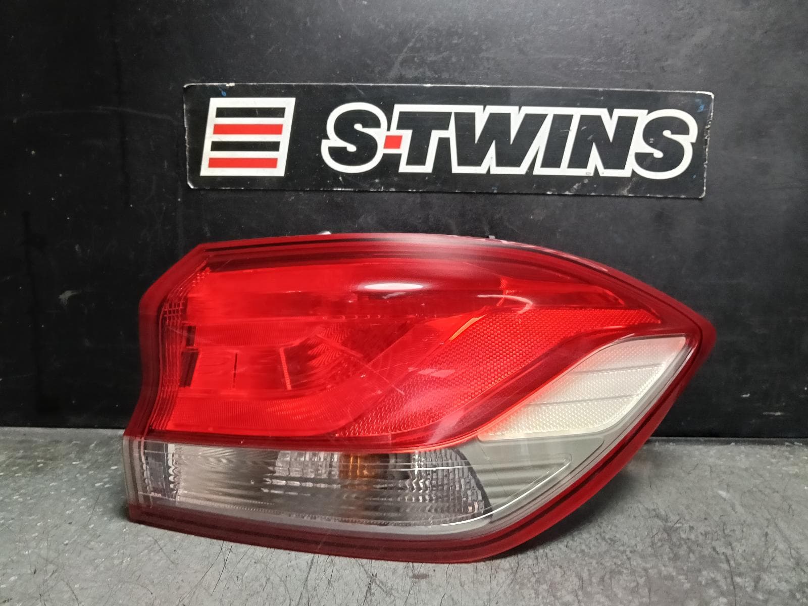 Used auto part listing image: 2017 HYUNDAI I30 RIGHT TAILLIGHT IN BODY, PD, HALOGEN TYPE, HATCH (S.KOREA VIN KMHH), GO/ACTIVE/ELITE/SR, 03/17-12/23 0000411585