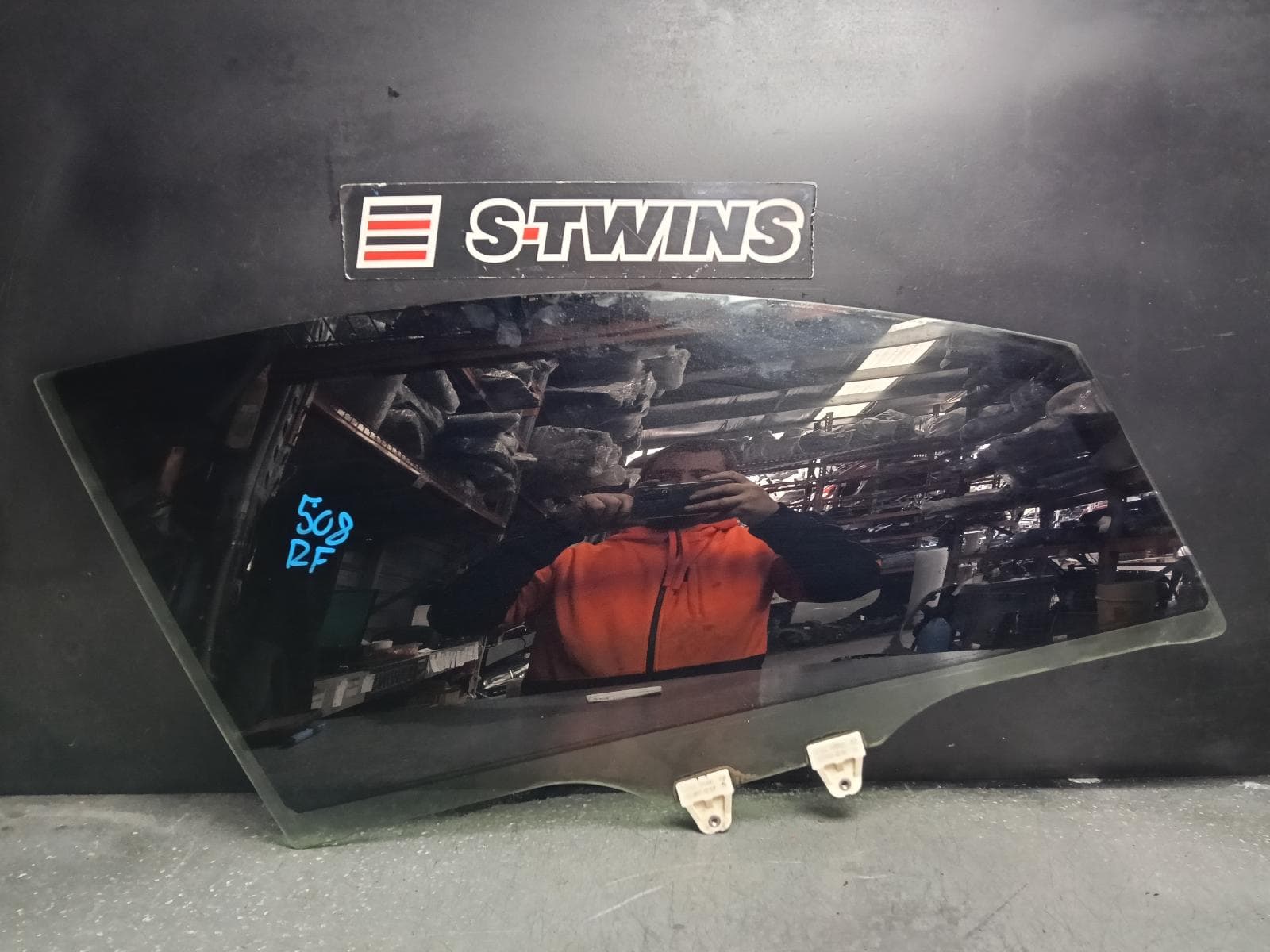 Used auto part listing image: 2015 SUBARU WRX RIGHT FRONT DOOR WINDOW V1, 03/14-10/21 0000409819