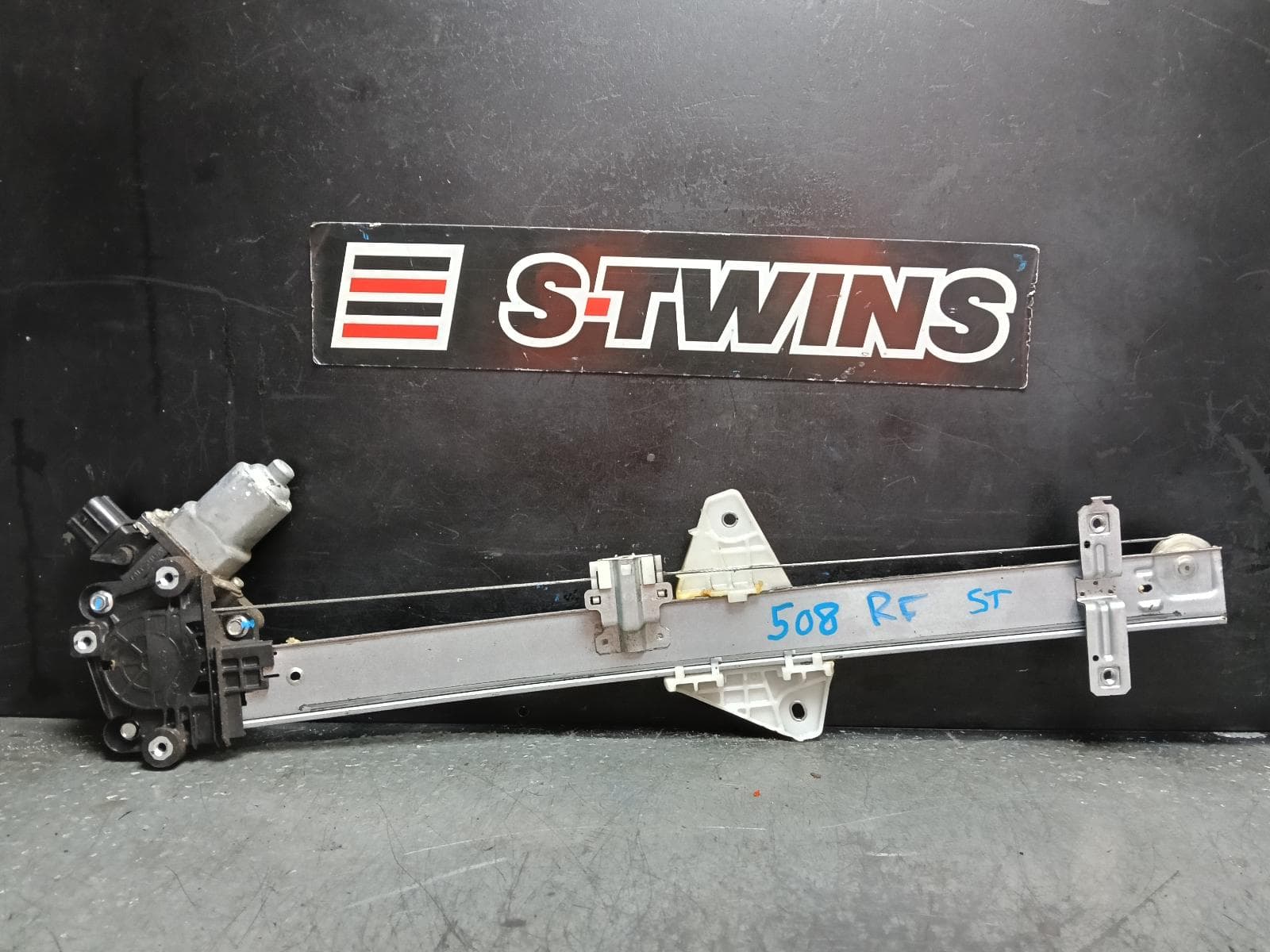 Used auto part listing image: 2015 SUBARU WRX RIGHT FRONT WINDOW REG MOTOR V1, 03/14-05/17 0000409820