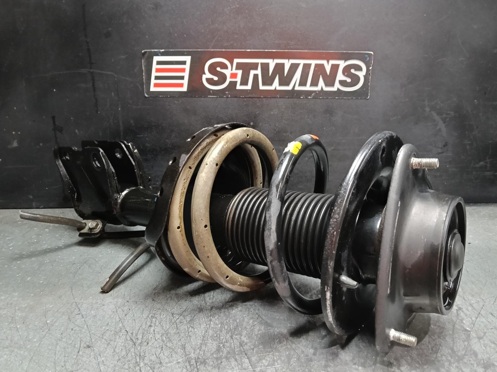 Used auto part listing image: 2015 SUBARU WRX LEFT FRONT STRUT V1, MANUAL T/M, WRX, 03/14-10/21 0000409823