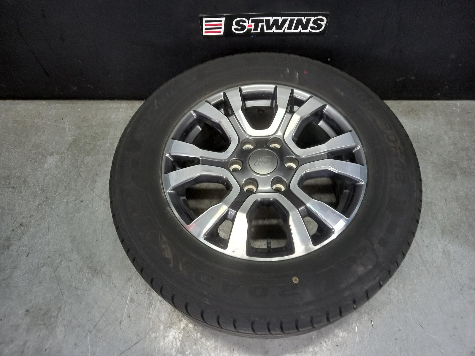 Used auto part listing image: 2019 FORD RANGER WHEEL MAG FACTORY, 18X8IN, 6 U SPOKE, WILDTRAK, BI-COLOUR, PX SERIES 2-3, 06/15-04/22 0000388385