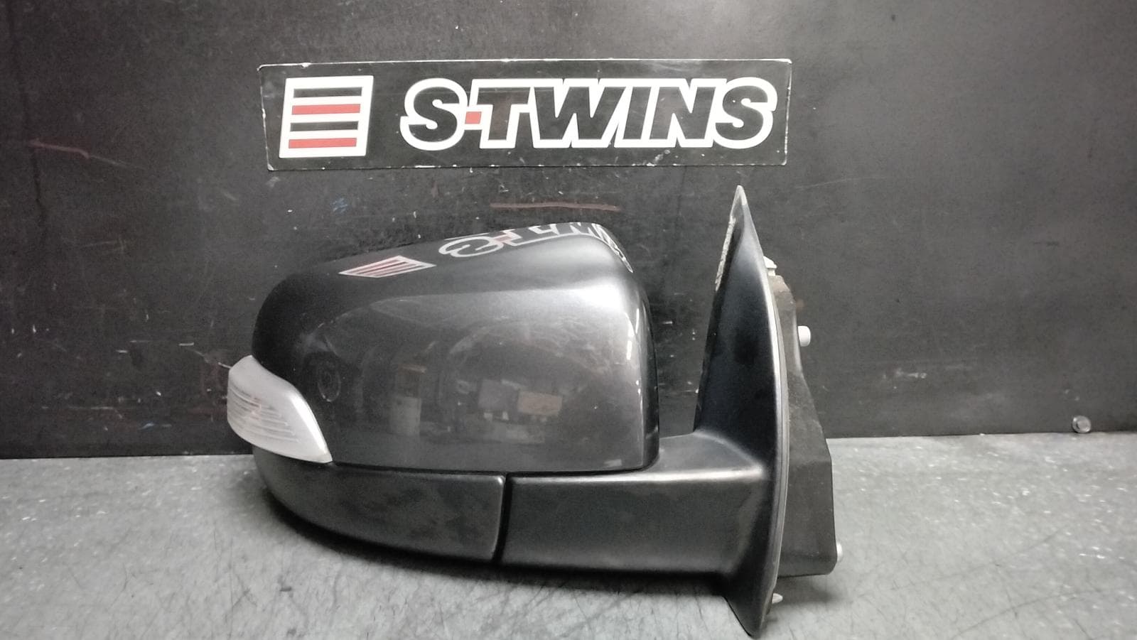 Used auto part listing image: 2019 FORD RANGER RIGHT DOOR MIRROR WILDTRAK, BOLDER GREY, POWER FOLD, W/ INDICATOR, PUDDLE LAMP & HEATED TYPE, PX SERIES 3, 06/18-04/22 0000388375