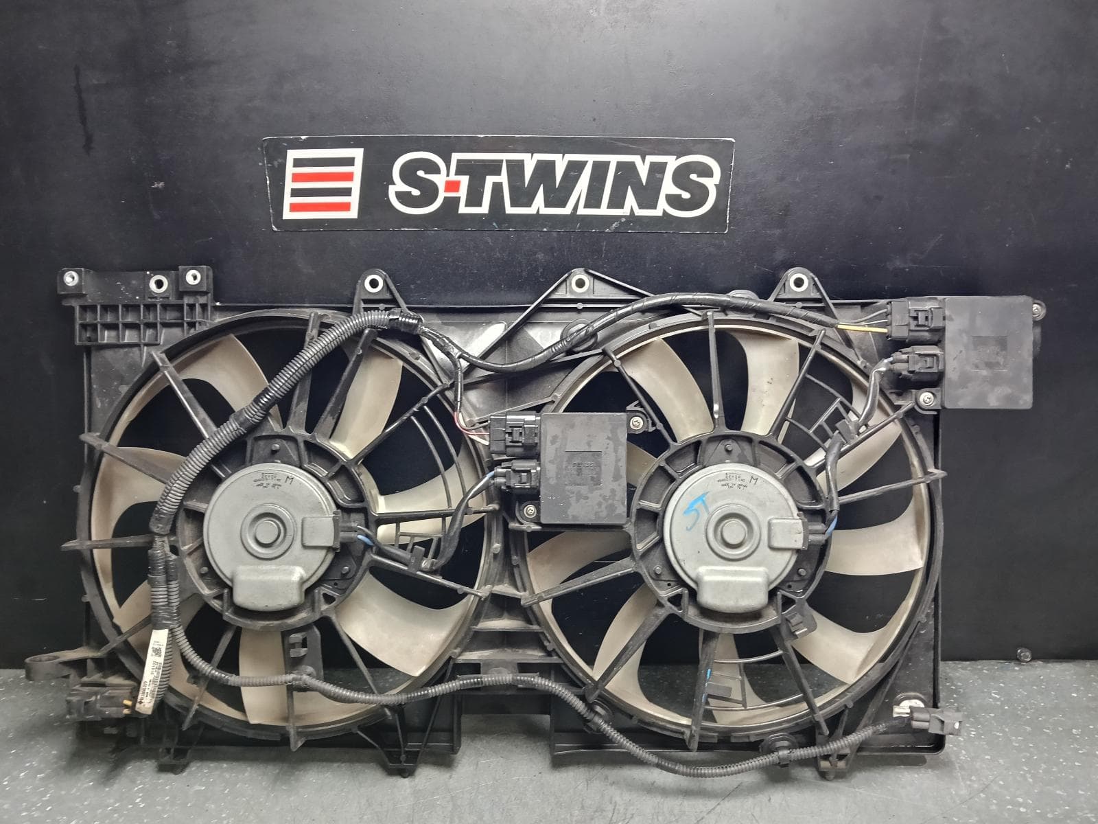 Used auto part listing image: 2015 SUBARU OUTBACK FAN DUAL FAN ASSY, 3.6, PETROL, 6TH GEN, 08/14-12/20 0000387252