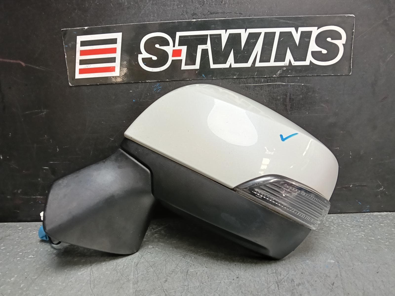 Used auto part listing image: 2015 SUBARU OUTBACK LEFT DOOR MIRROR 6TH GEN, POWER FOLD, NON BLINDSPOT TYPE, 08/14-02/16 0000387260