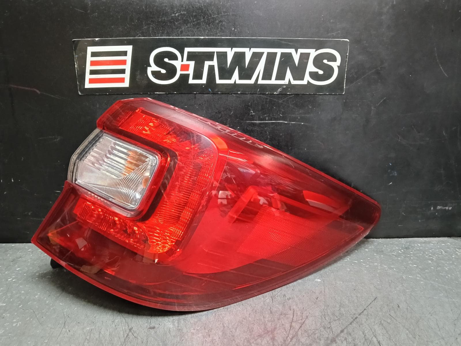 Used auto part listing image: 2015 SUBARU OUTBACK RIGHT TAILLIGHT 6TH GEN, IN BODY, 08/14-12/20 0000387262