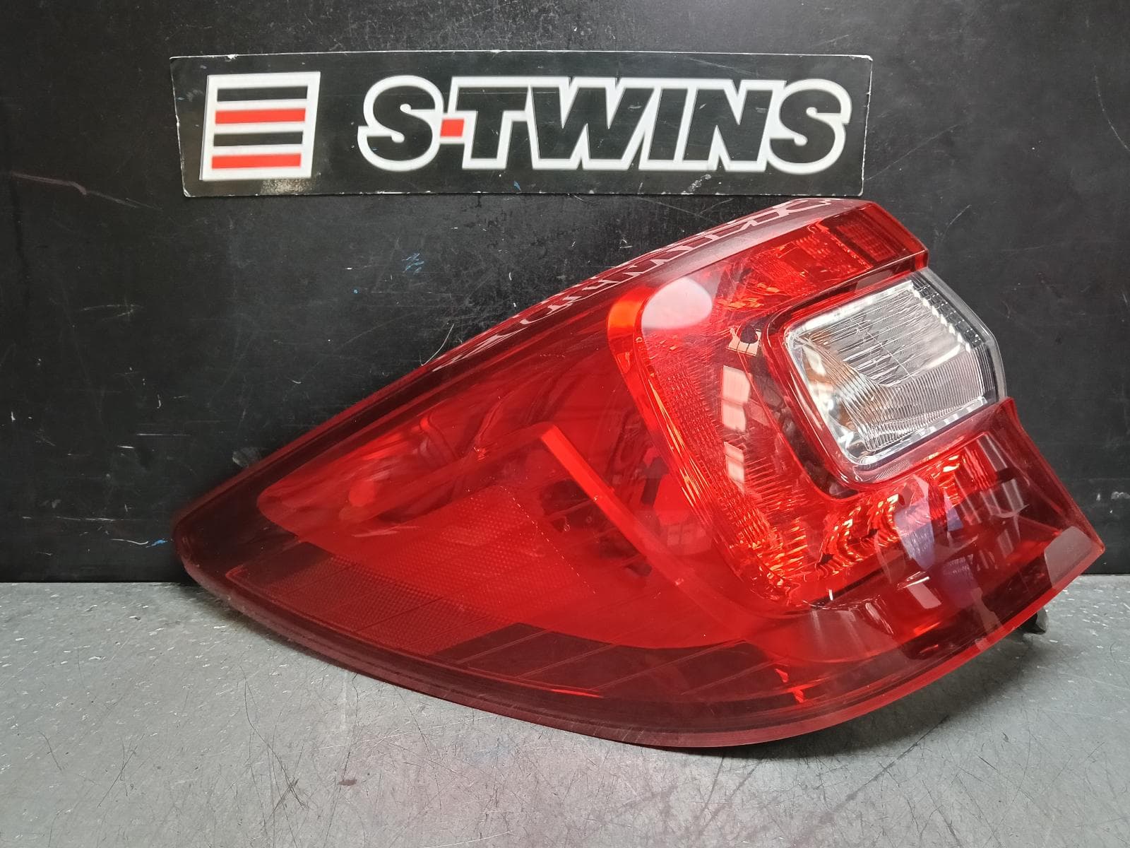 Used auto part listing image: 2015 SUBARU OUTBACK LEFT TAILLIGHT 6TH GEN, IN BODY, 08/14-12/20 0000387263