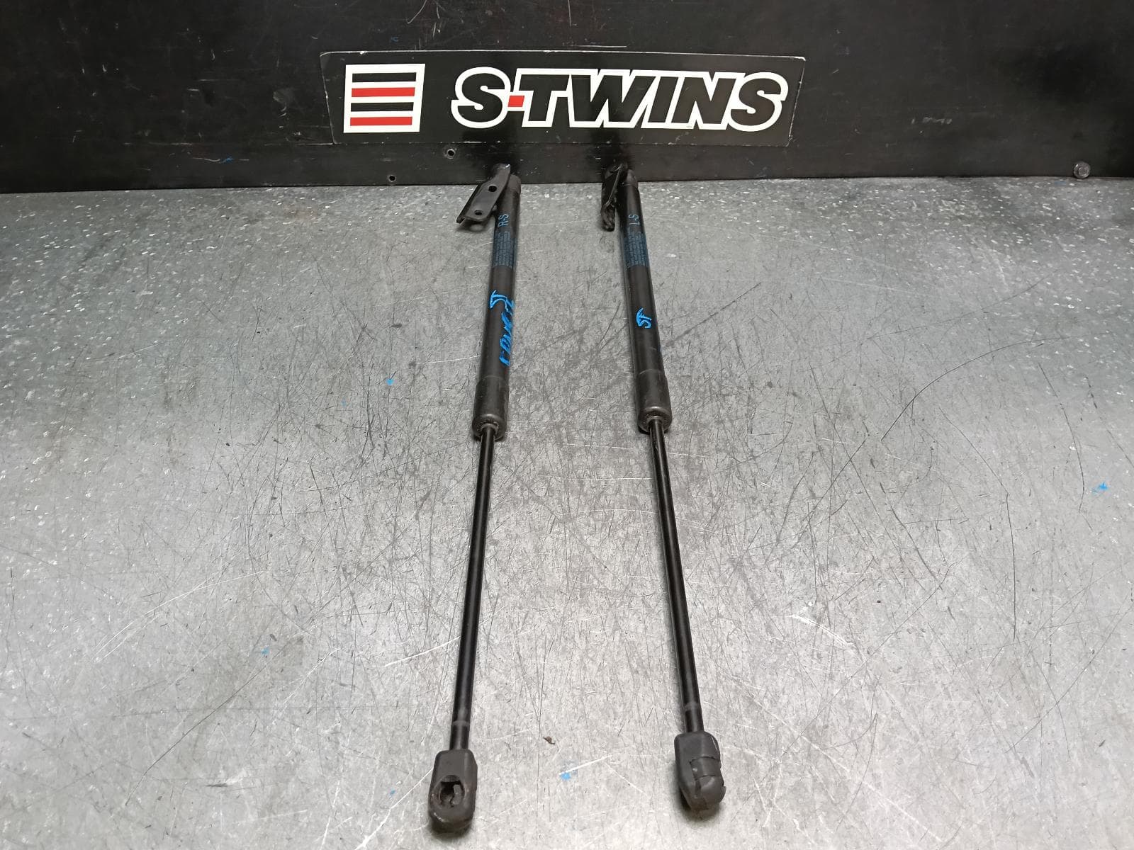 Used auto part listing image: 2015 SUBARU OUTBACK HATCH STRUT TAILGATE STRUT (PAIR), POWER TAILGATE TYPE, 6TH GEN, 08/14-12/20 0000387270