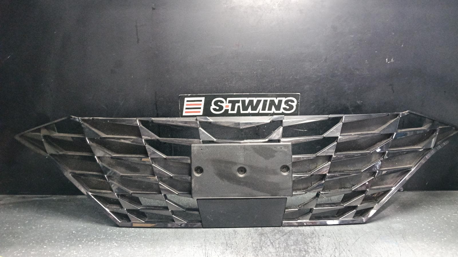 Used auto part listing image: 2022 HYUNDAI I30 GRILLE CN7, RADIATOR GRILLE, SEDAN (S.KOREA VIN KMHL), ACTIVE/ELITE, 08/20-02/23 0000400300