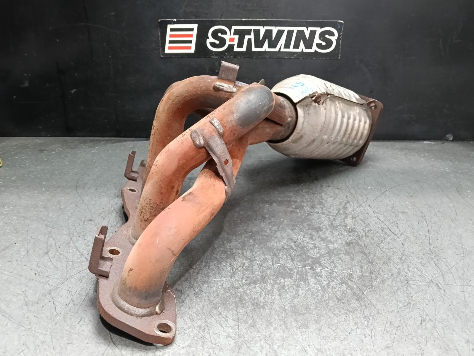 Used auto part listing image: 2013 SUZUKI VITARA CATALYTIC CONVERTER MANIFOLD-CAT TYPE, 2.4, PETROL, GRAND VITARA, JT, 08/08-12/18 0000409680