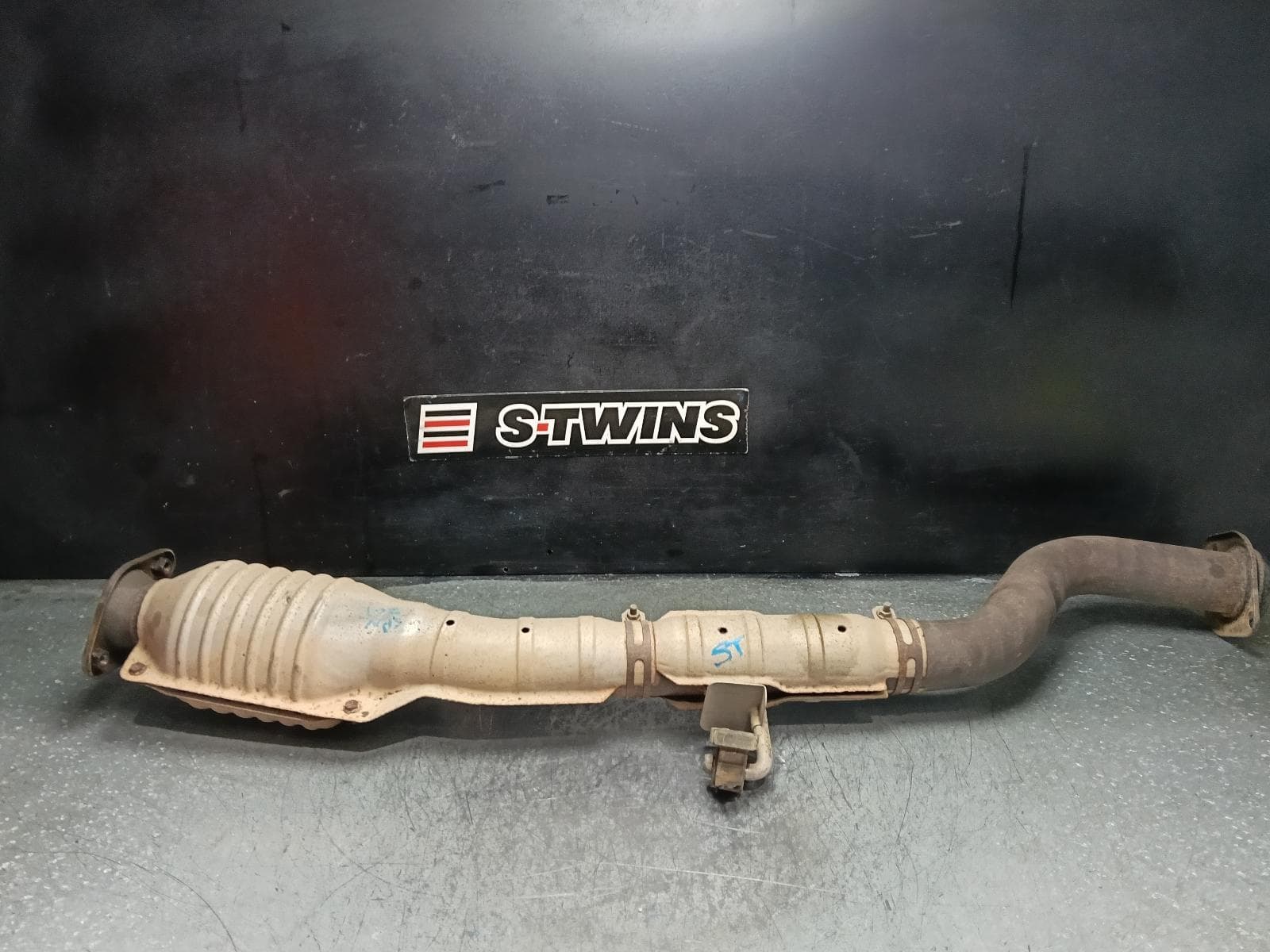 Used auto part listing image: 2013 SUZUKI VITARA CATALYTIC CONVERTER UNDER CAR-CAT TYPE, 2.4, PETROL, GRAND VITARA, JT, 08/08-12/18 0000409681