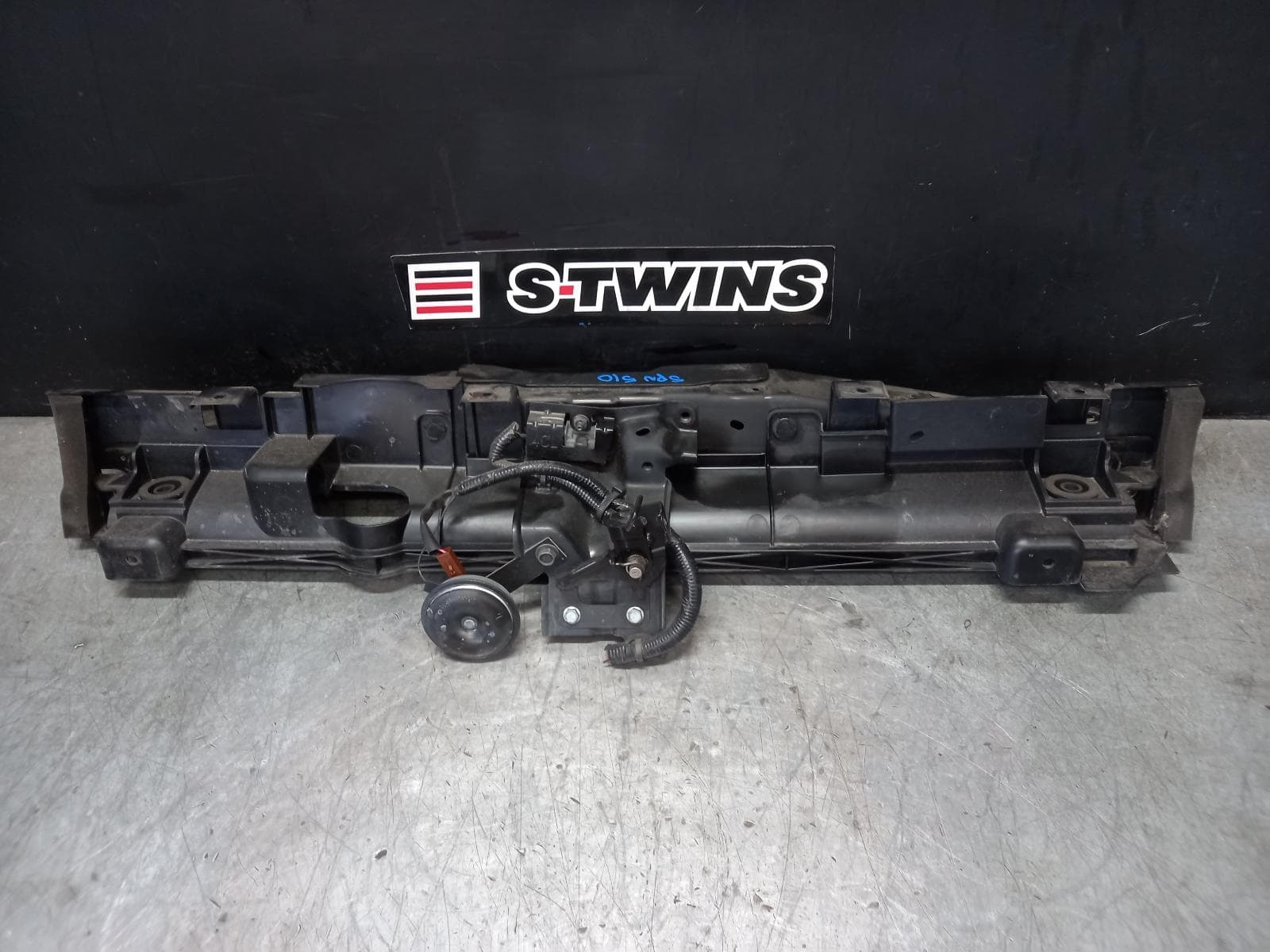 Used auto part listing image: 2018 NISSAN XTRAIL RADIATOR SUPPORT T32, RADIATOR SUPPORT ASSY (2 PIECE), BOLT ON, 02/14-07/22 0000385914