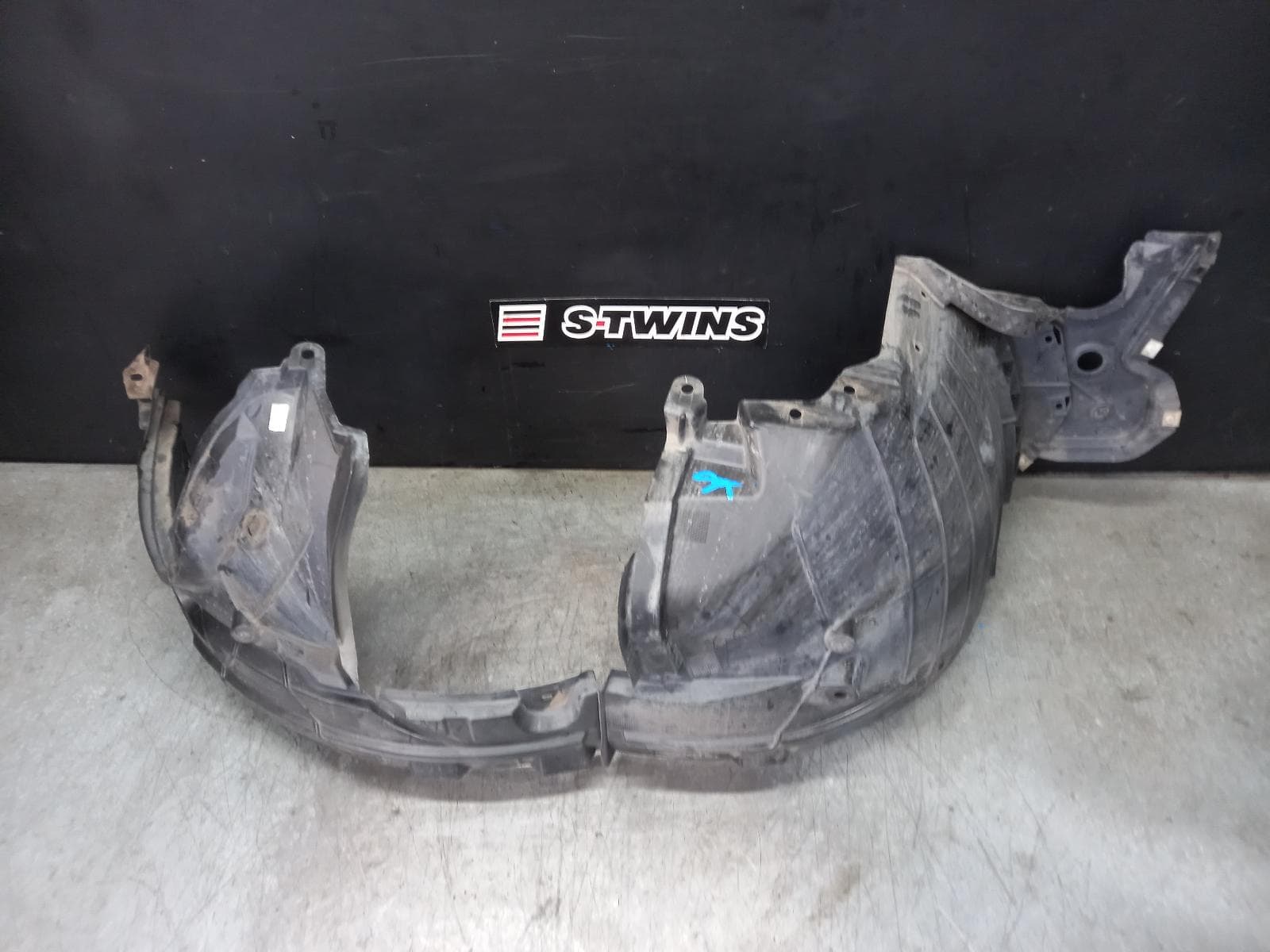 Used auto part listing image: 2018 NISSAN XTRAIL LEFT GUARD LINER FRONT, T32, 02/17-07/22 0000385921