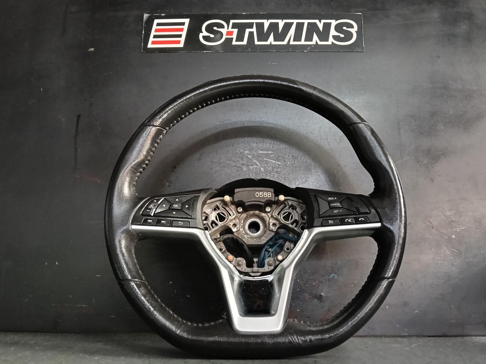 Used auto part listing image: 2018 NISSAN XTRAIL STEERING WHEEL LEATHER, T32, 02/17-07/22 0000385930