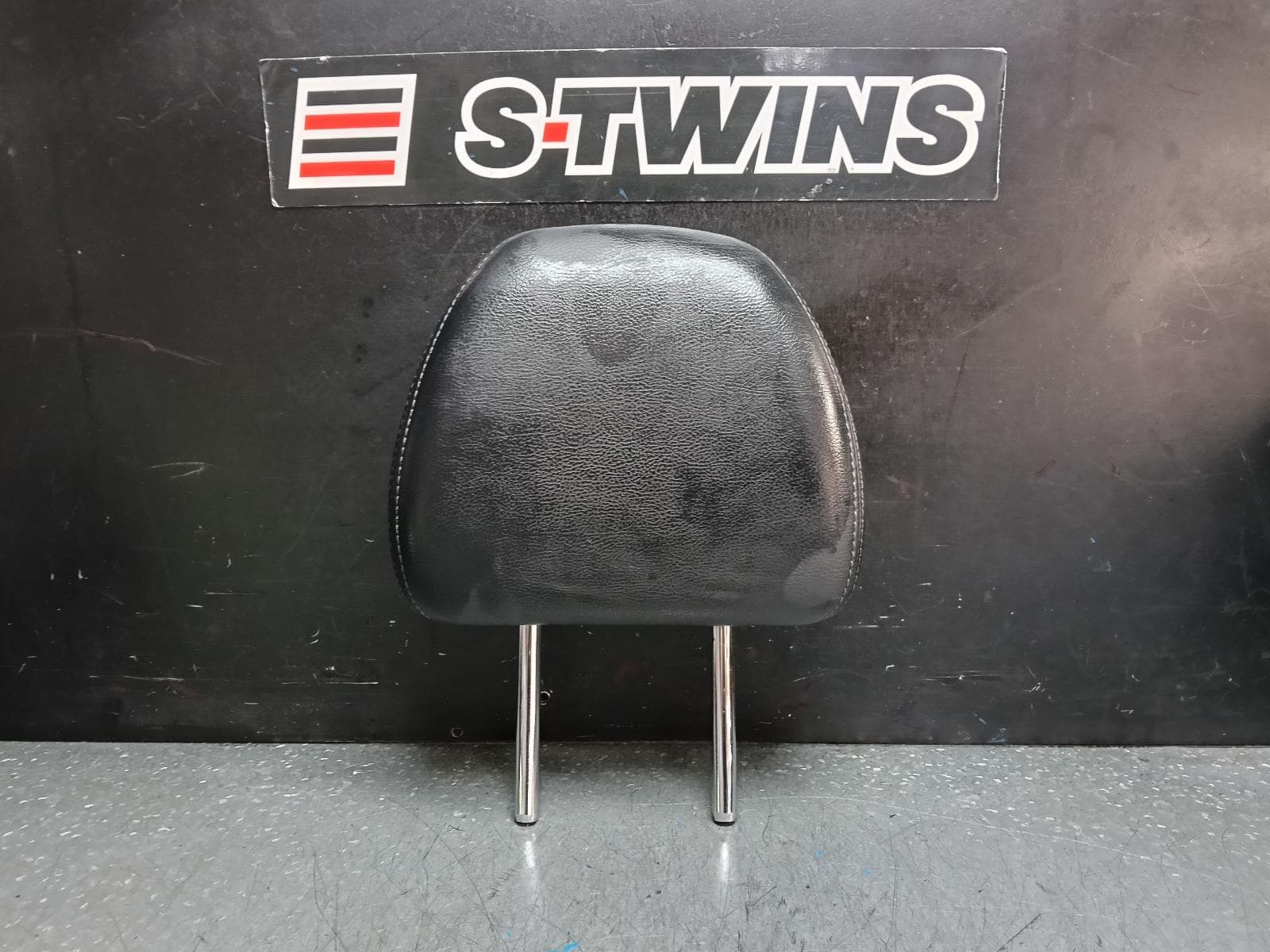 Used auto part listing image: 2018 NISSAN XTRAIL HEADREST LH REAR 2ND ROW, LEATHER, T32, 02/14-07/22 0000385931